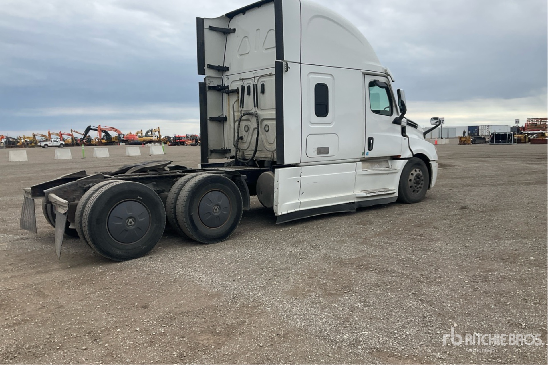 2020 Freightliner CASCADIA 126