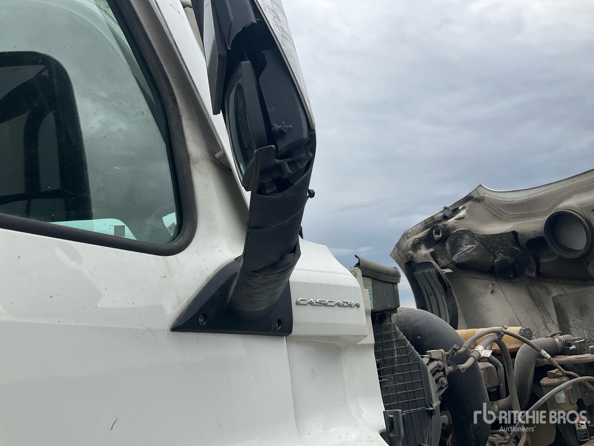 2020 Freightliner CASCADIA 126
