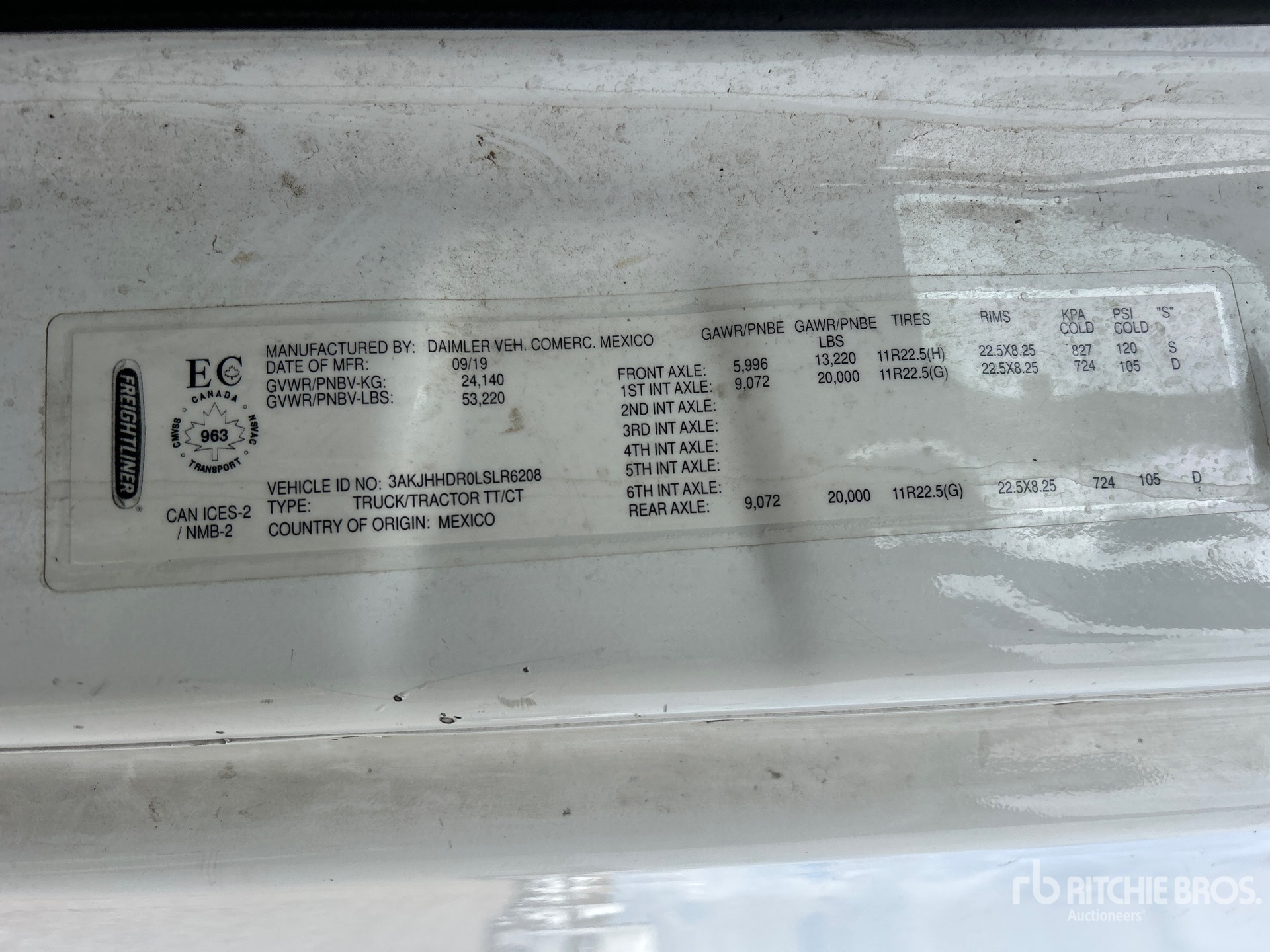 2020 Freightliner CASCADIA 126