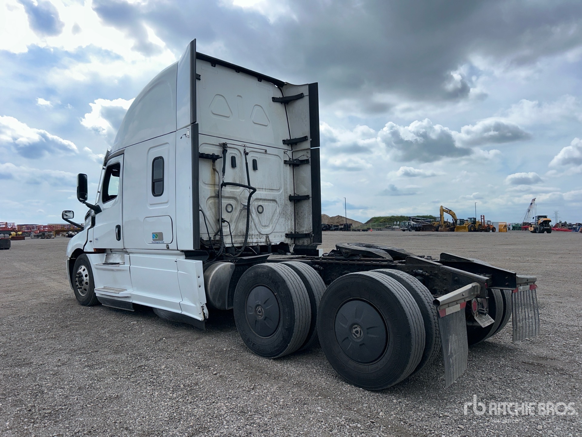 2020 Freightliner CASCADIA 126