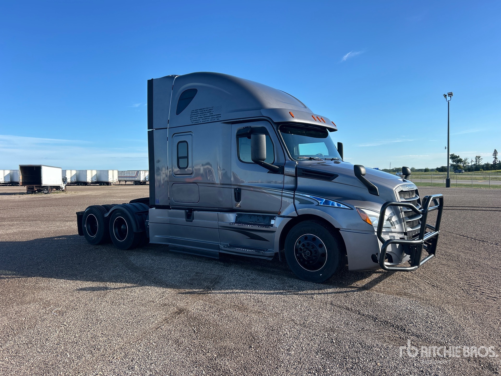 2020 Freightliner CASCADIA 126
