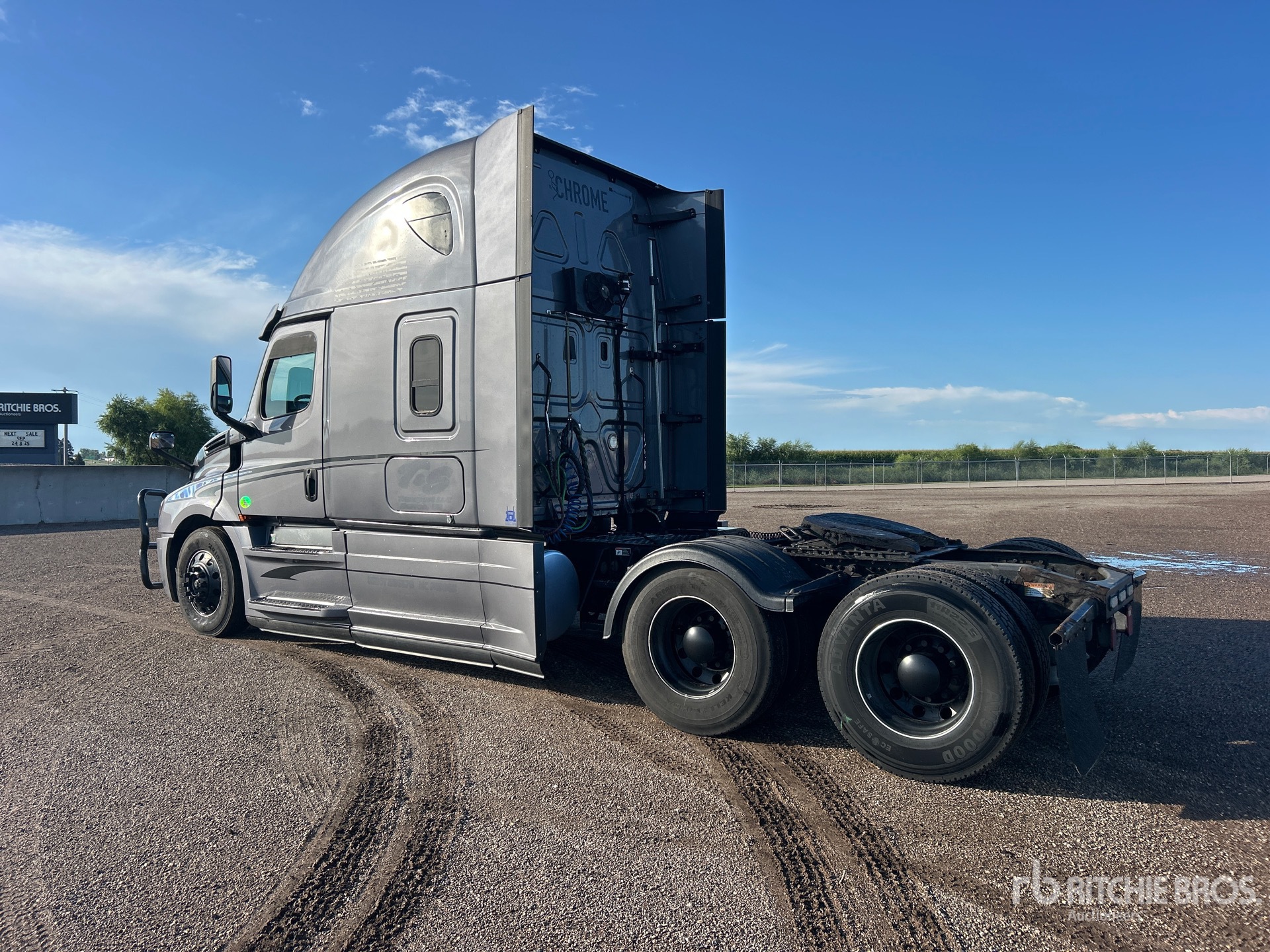 2020 Freightliner CASCADIA 126