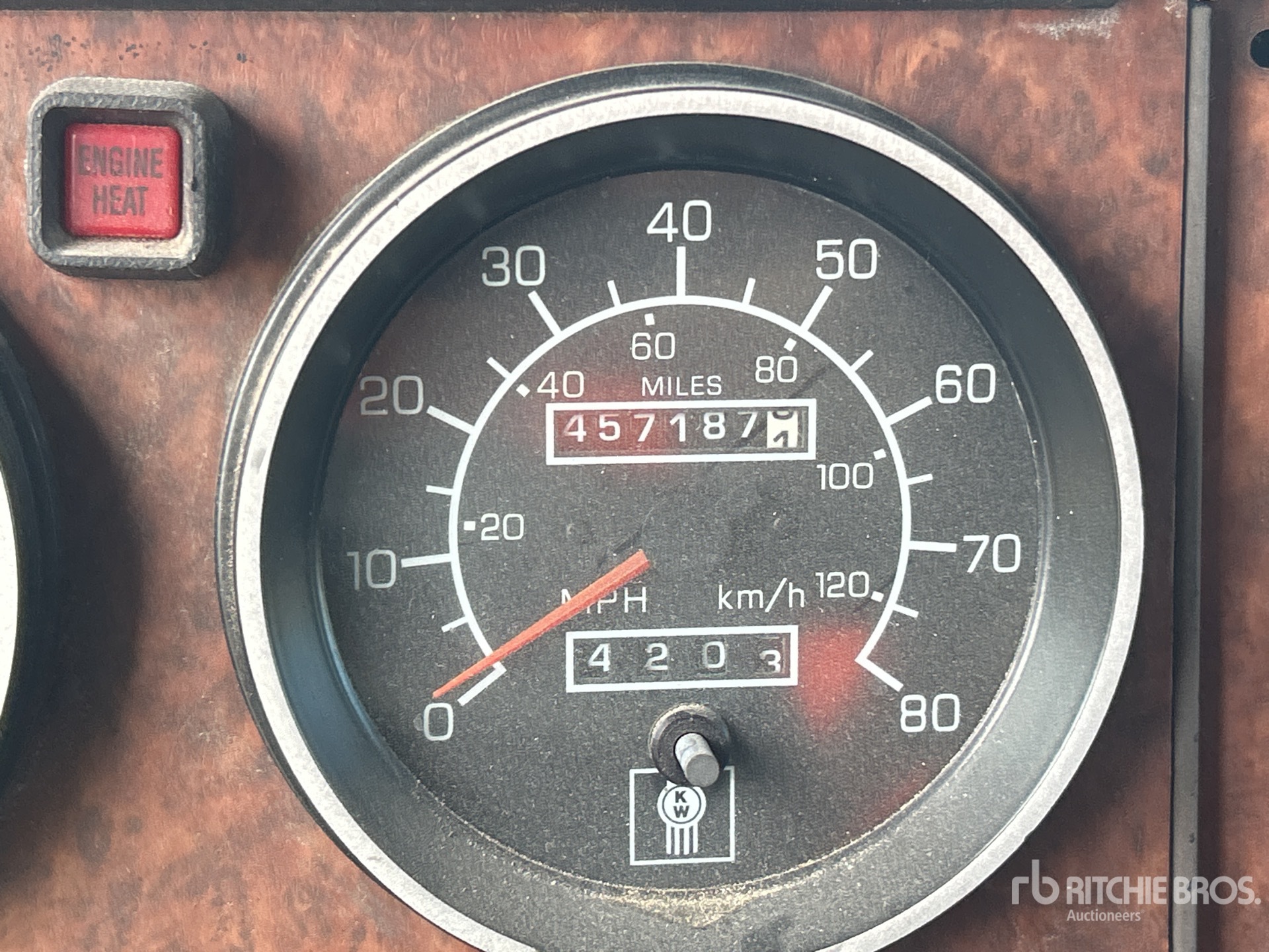 2005 Kenworth T300