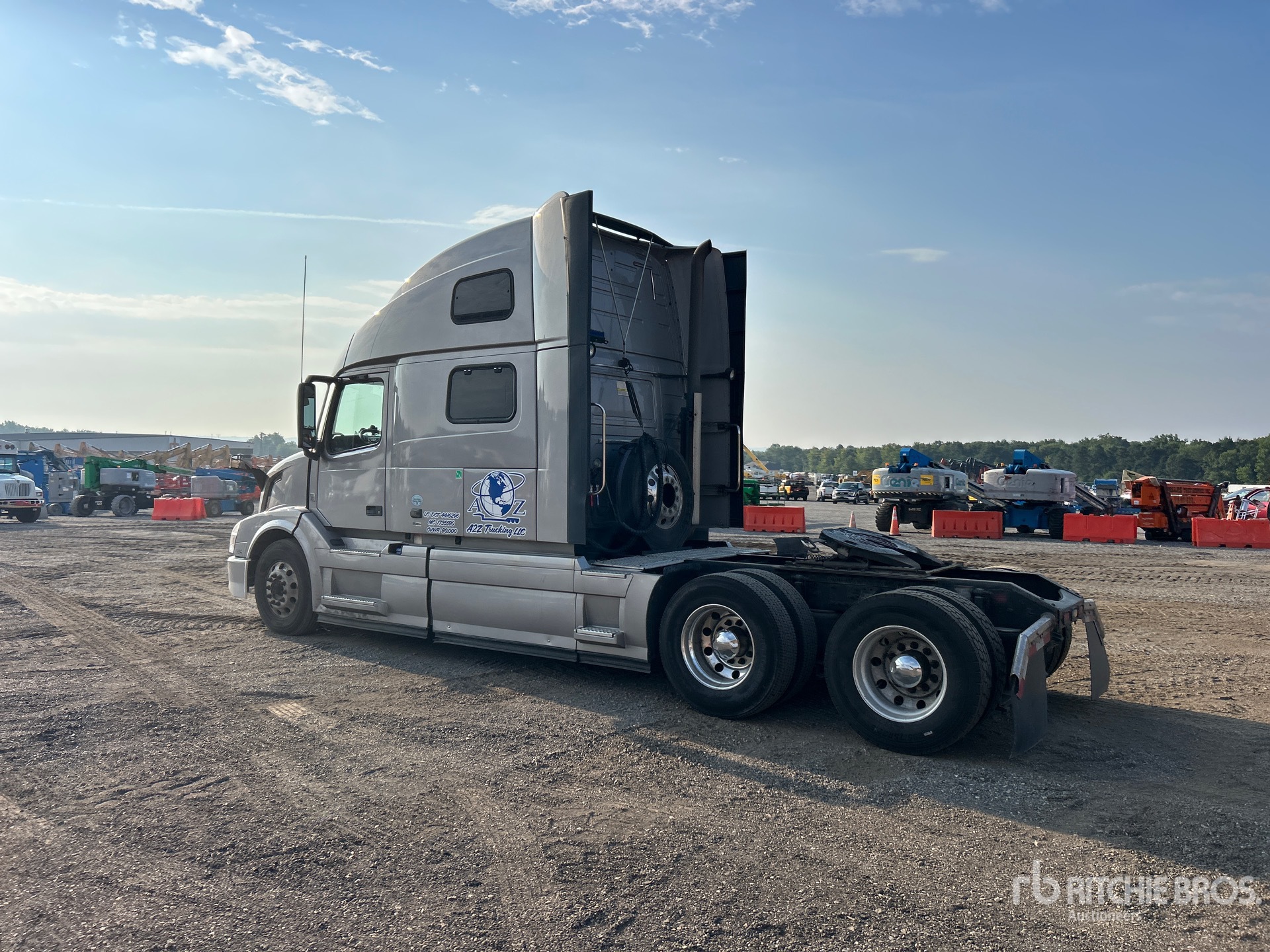 2017 Volvo VNL780