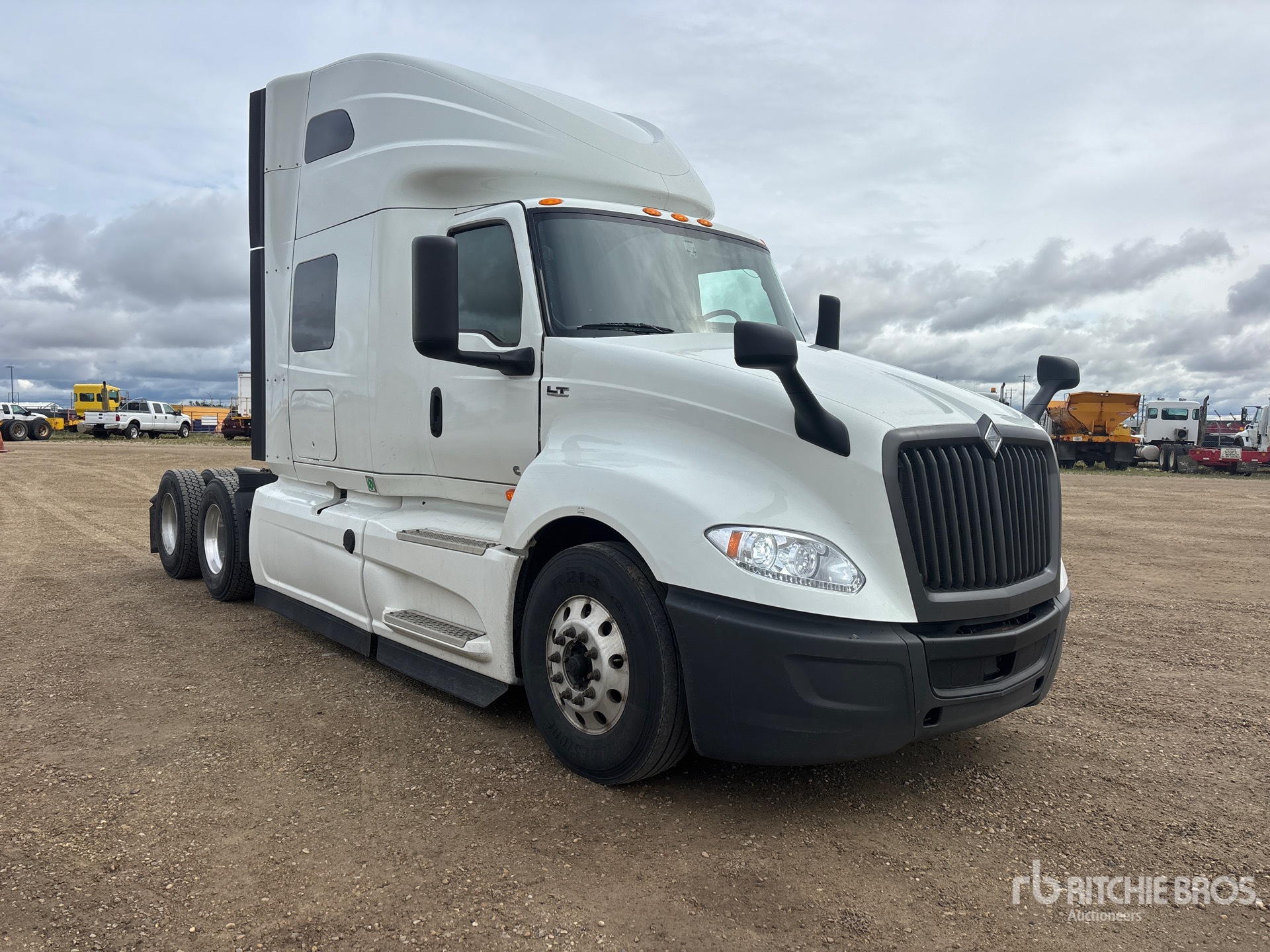 2022 International LT625