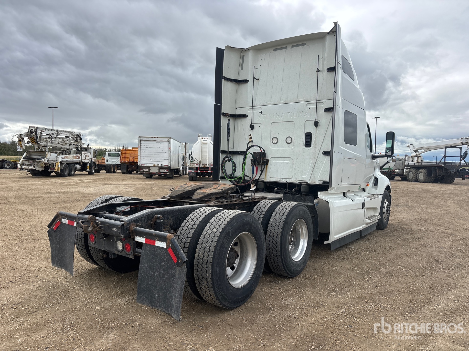 2022 International LT625