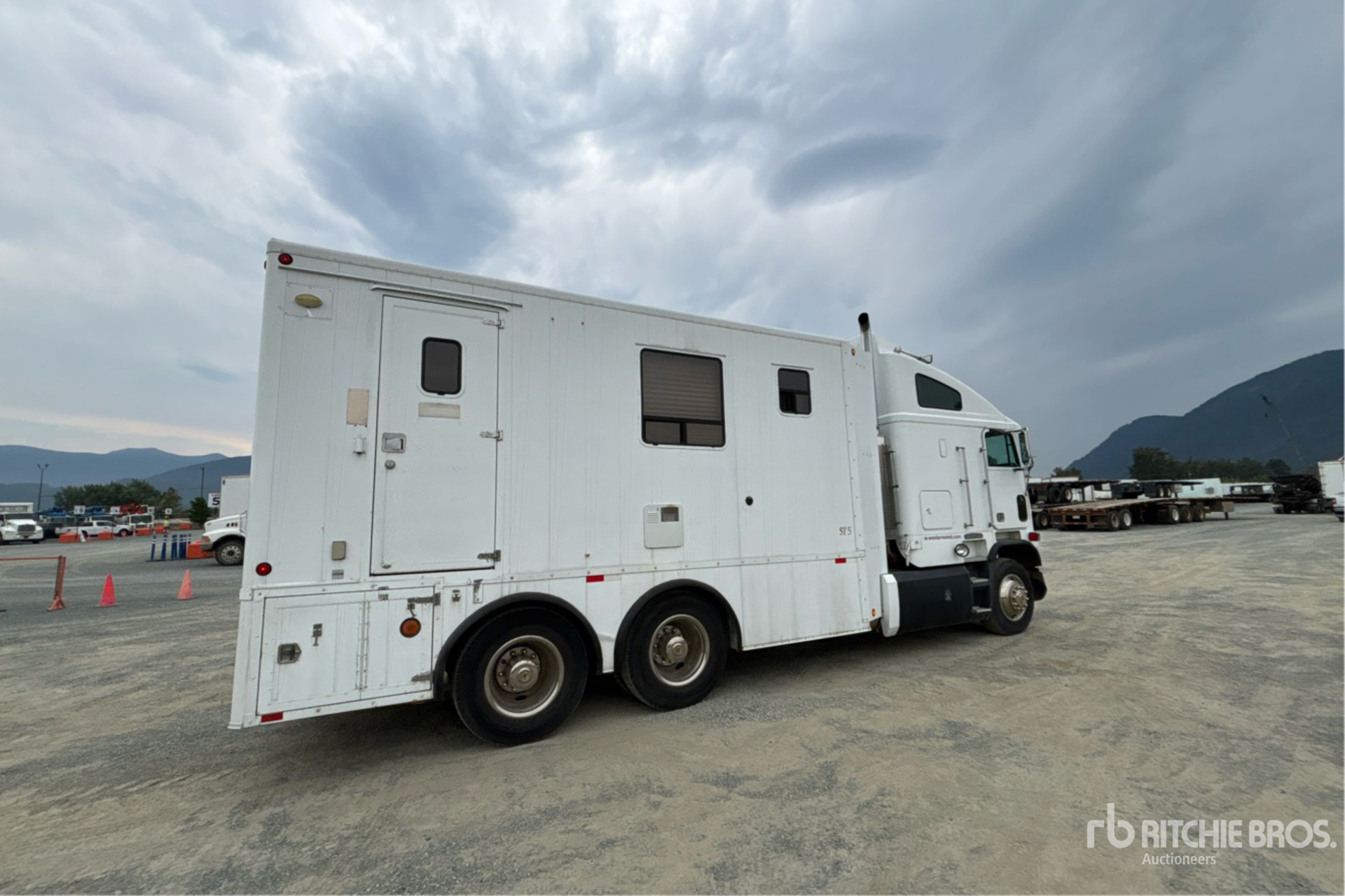 1990 Freightliner FLA086