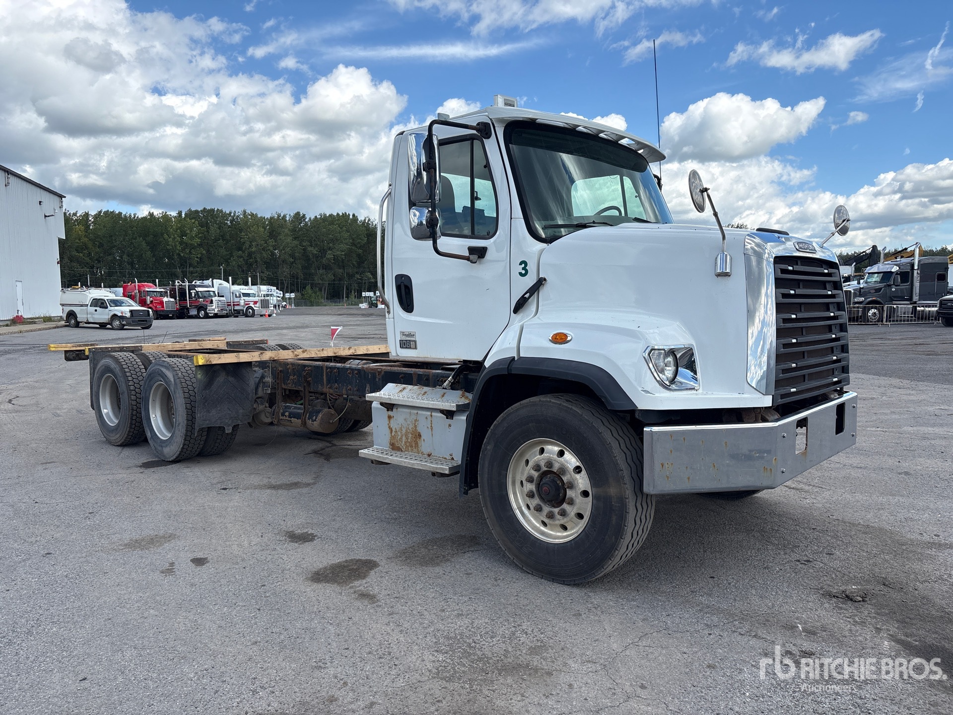 2016 Freightliner 108SD