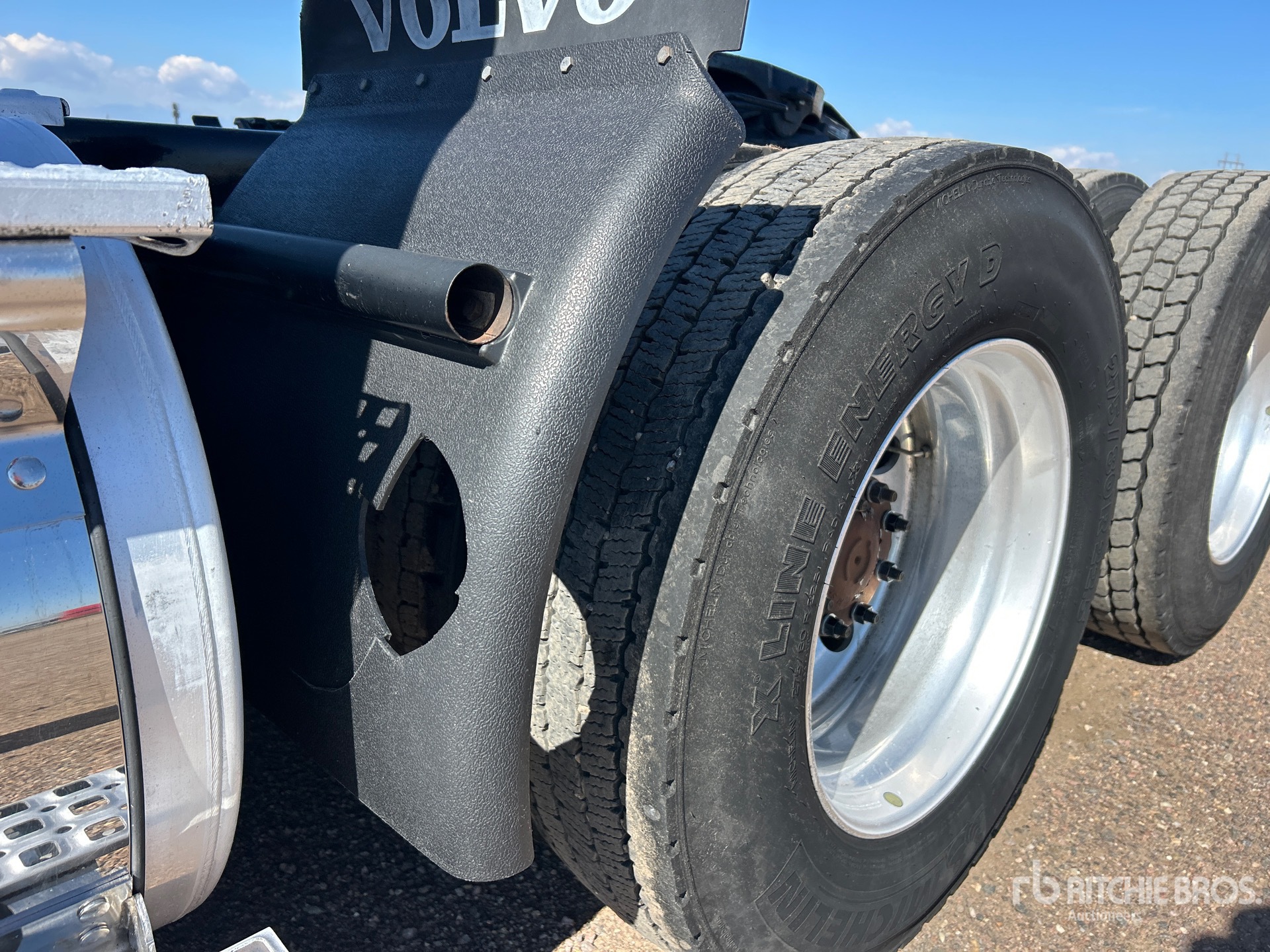 2022 Volvo VNL760