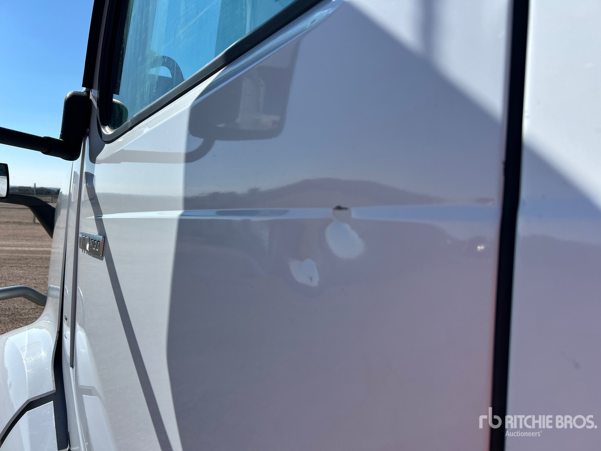 2022 Volvo VNL760