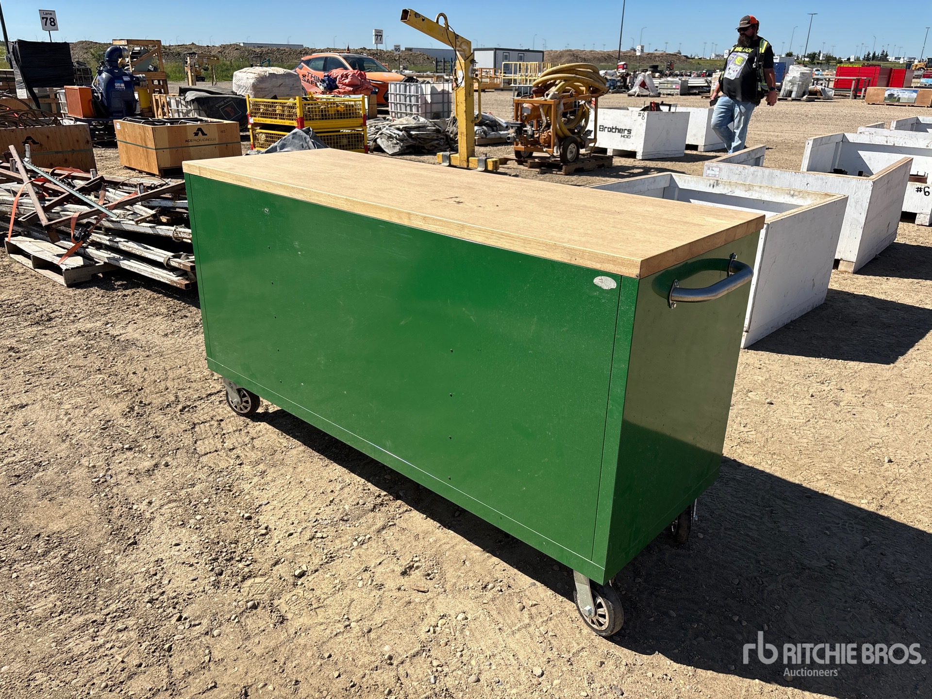 General Appearance with Picture, Right Rear Corner