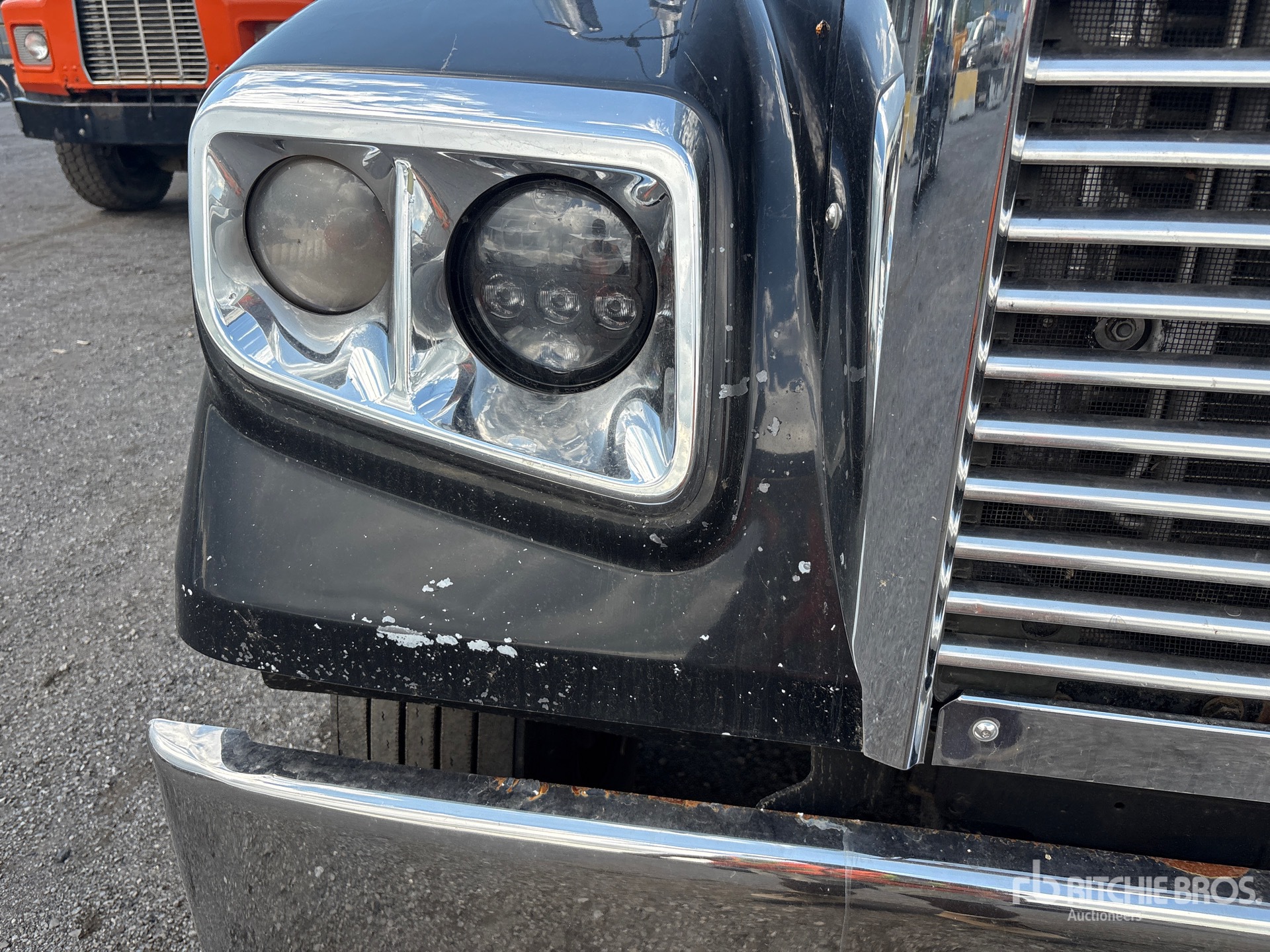 2022 Freightliner CORONADO 122SD