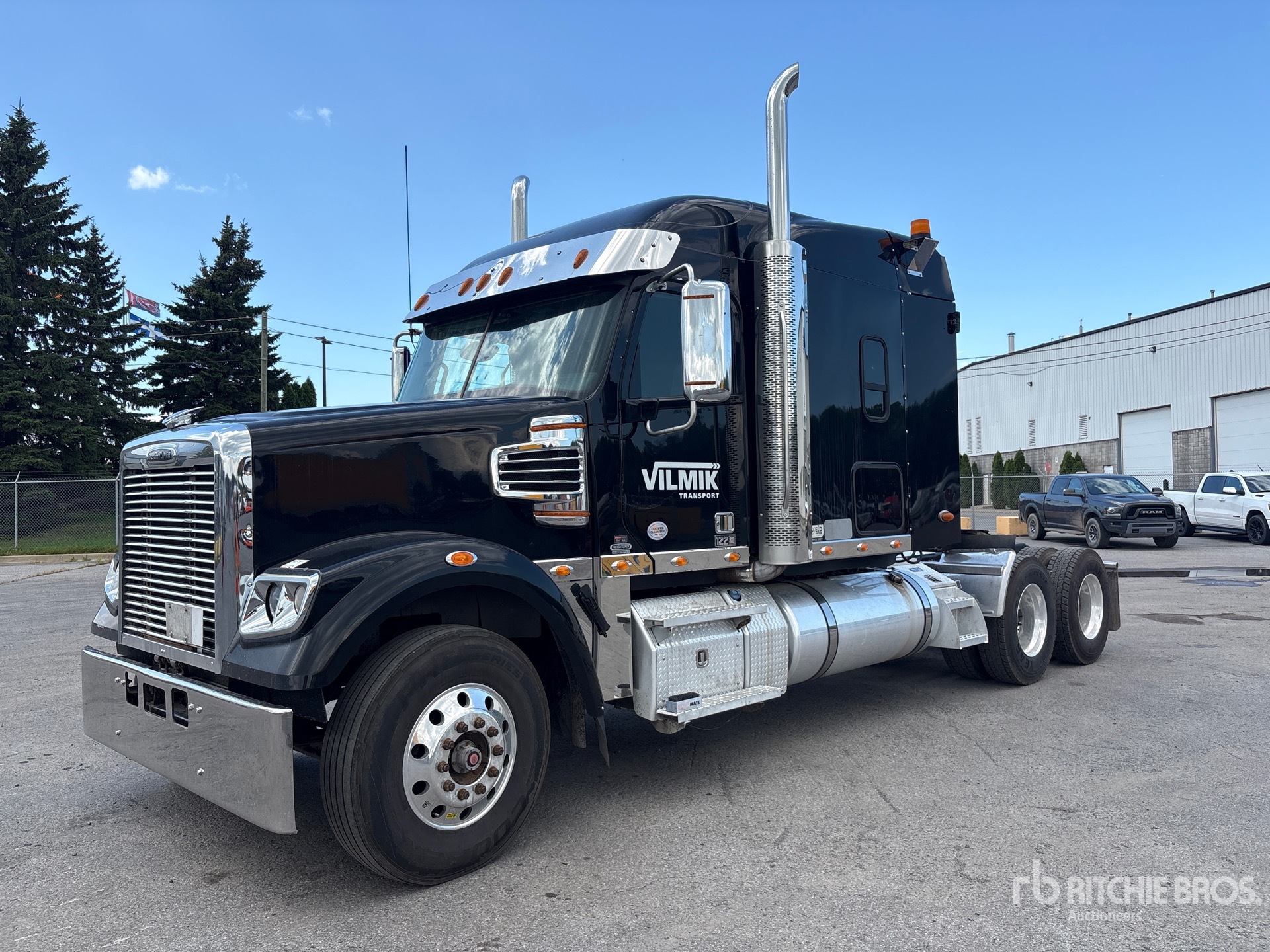 Photo of 2022 Freightliner CORONADO 122SD