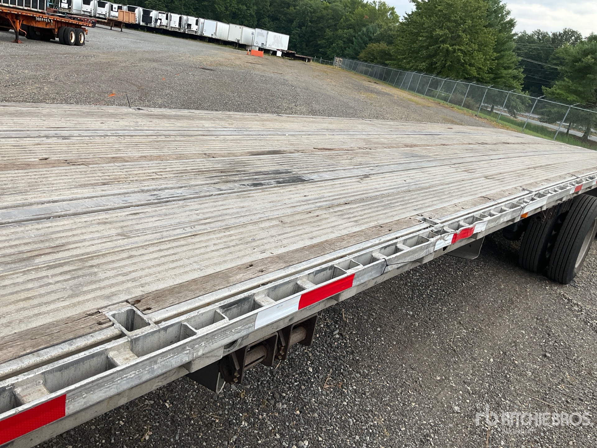 2007 Reitnouer 48 ft T/A Spread Axle