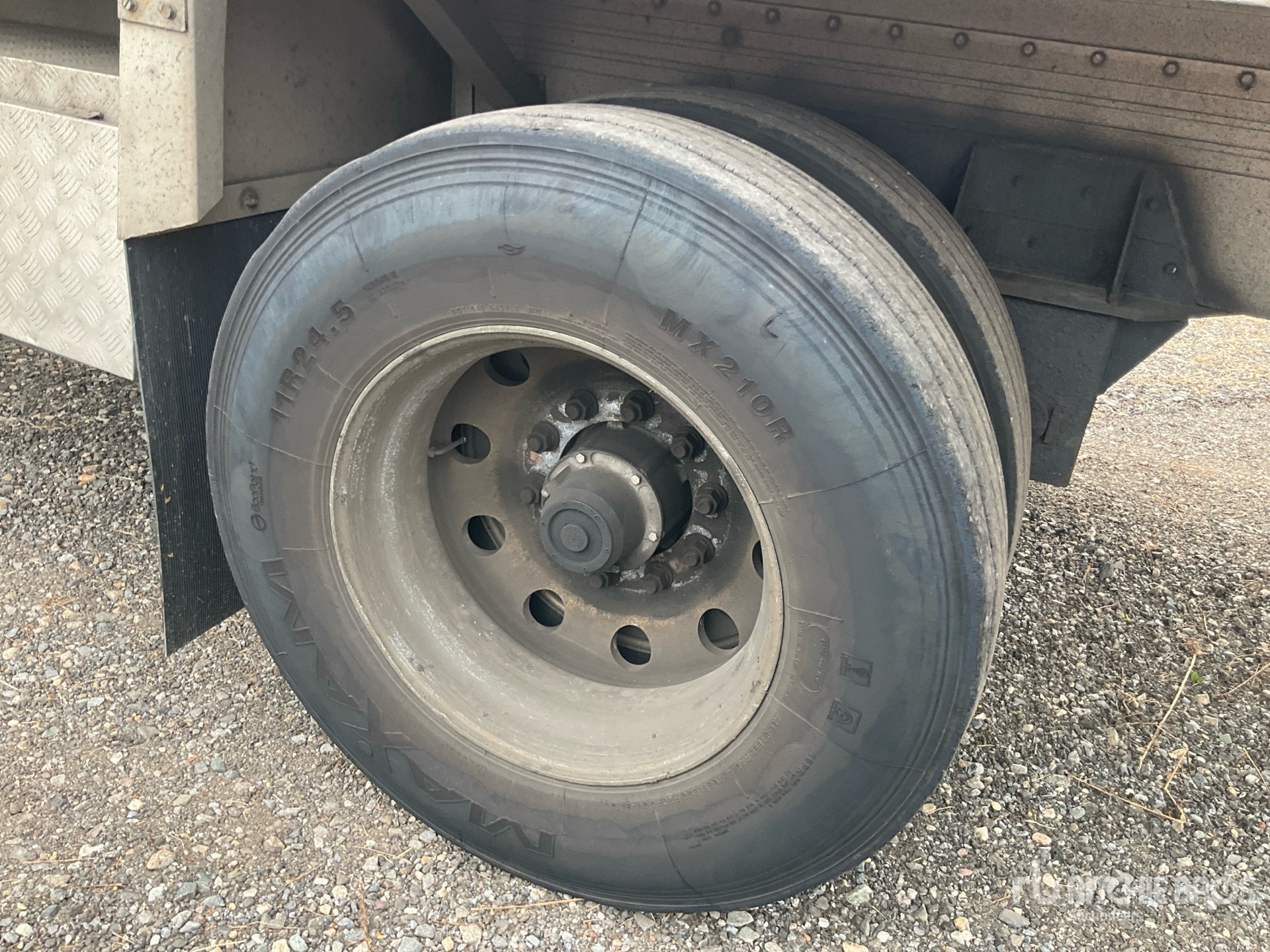 2007 Reitnouer 48 ft T/A Spread Axle