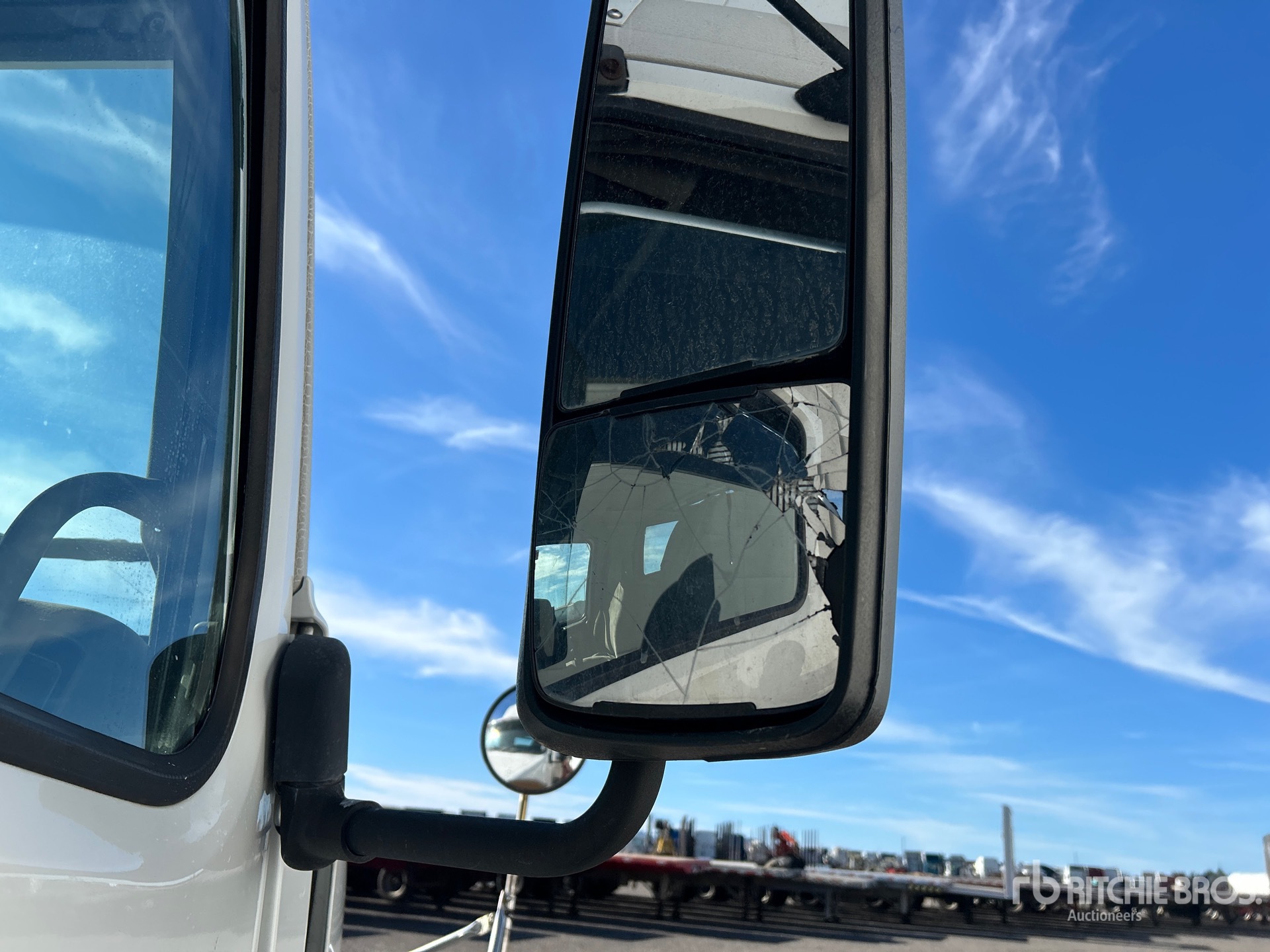2005 Volvo VNM