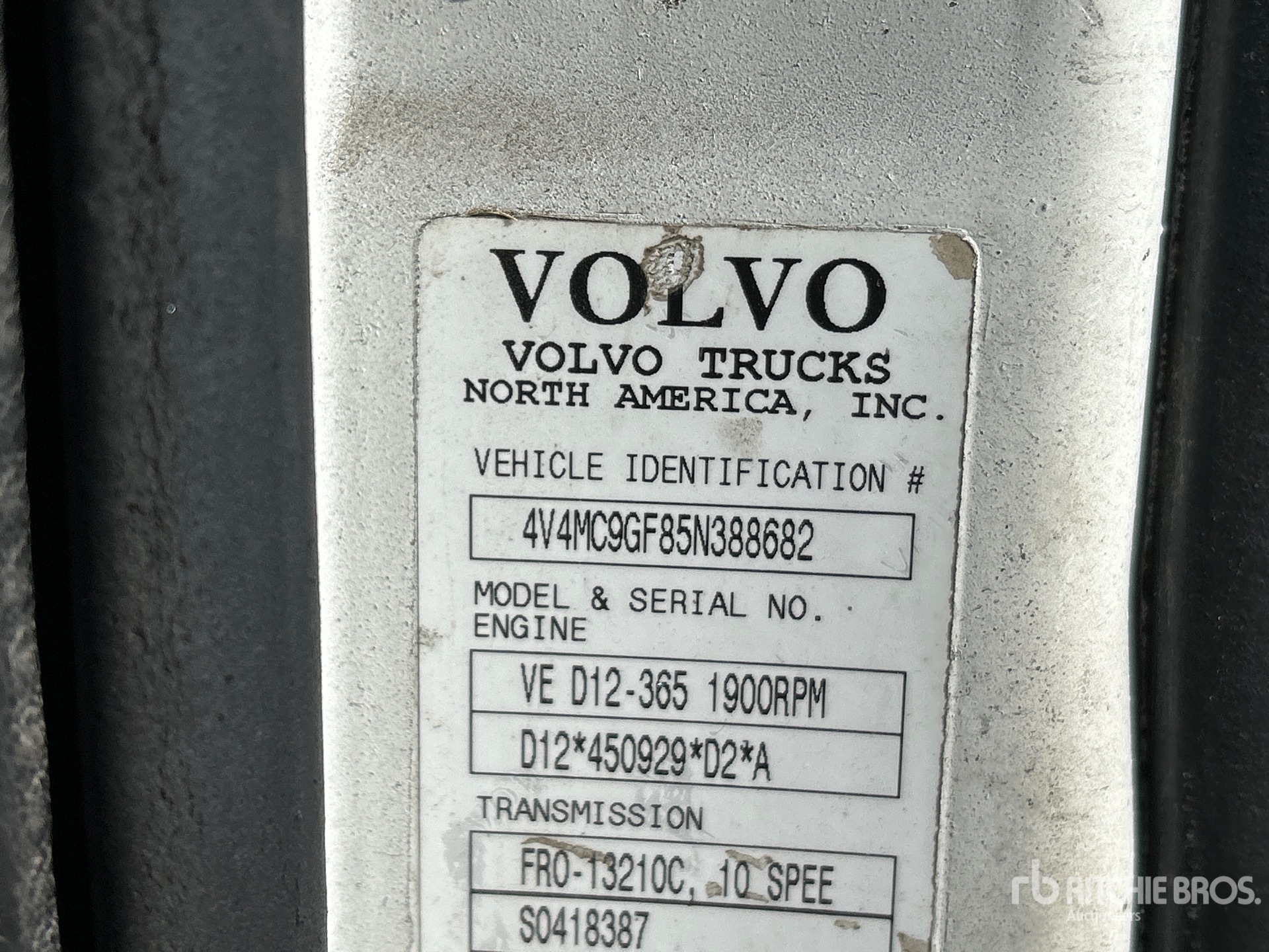 2005 Volvo VNM