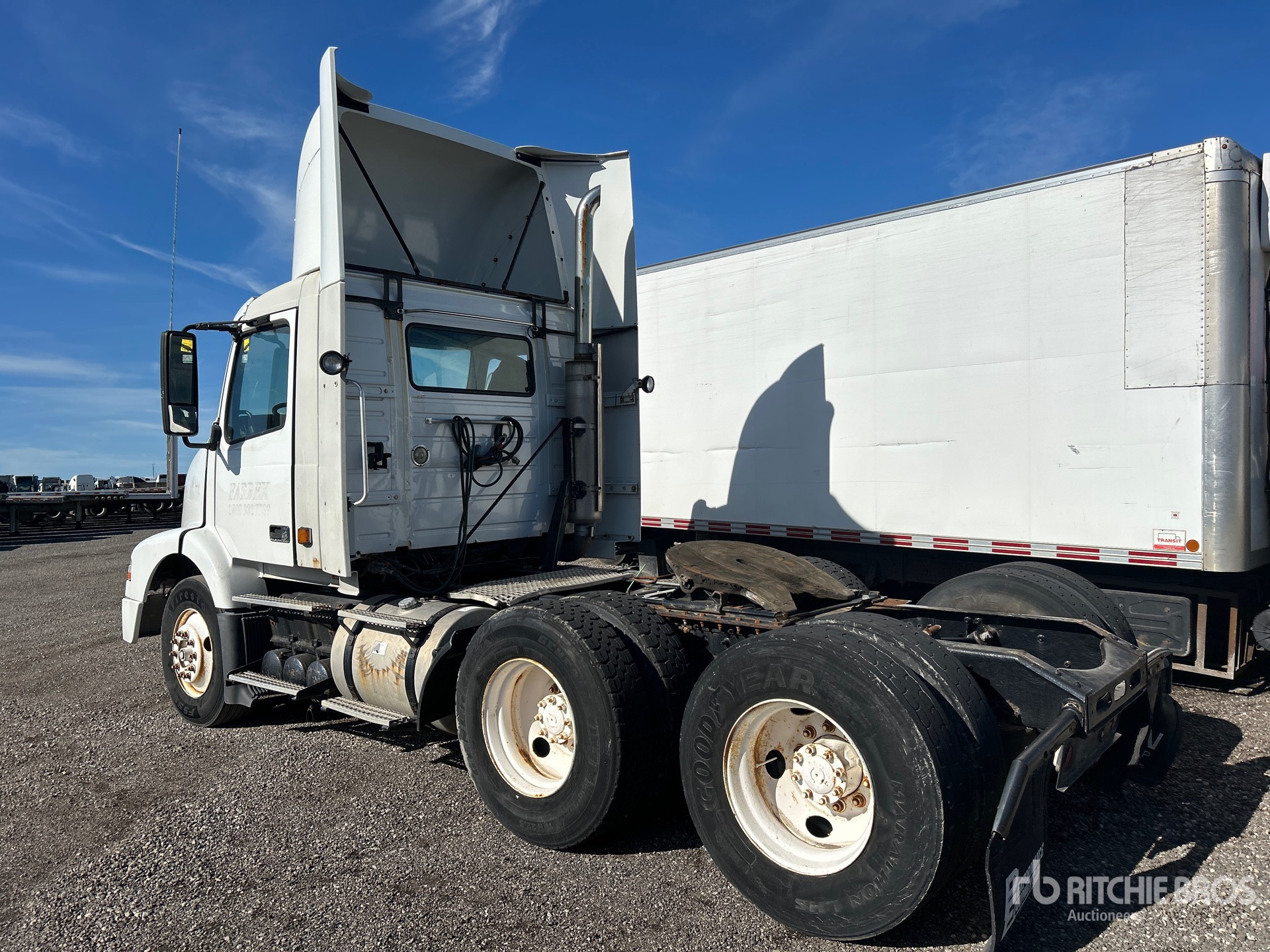2005 Volvo VNM