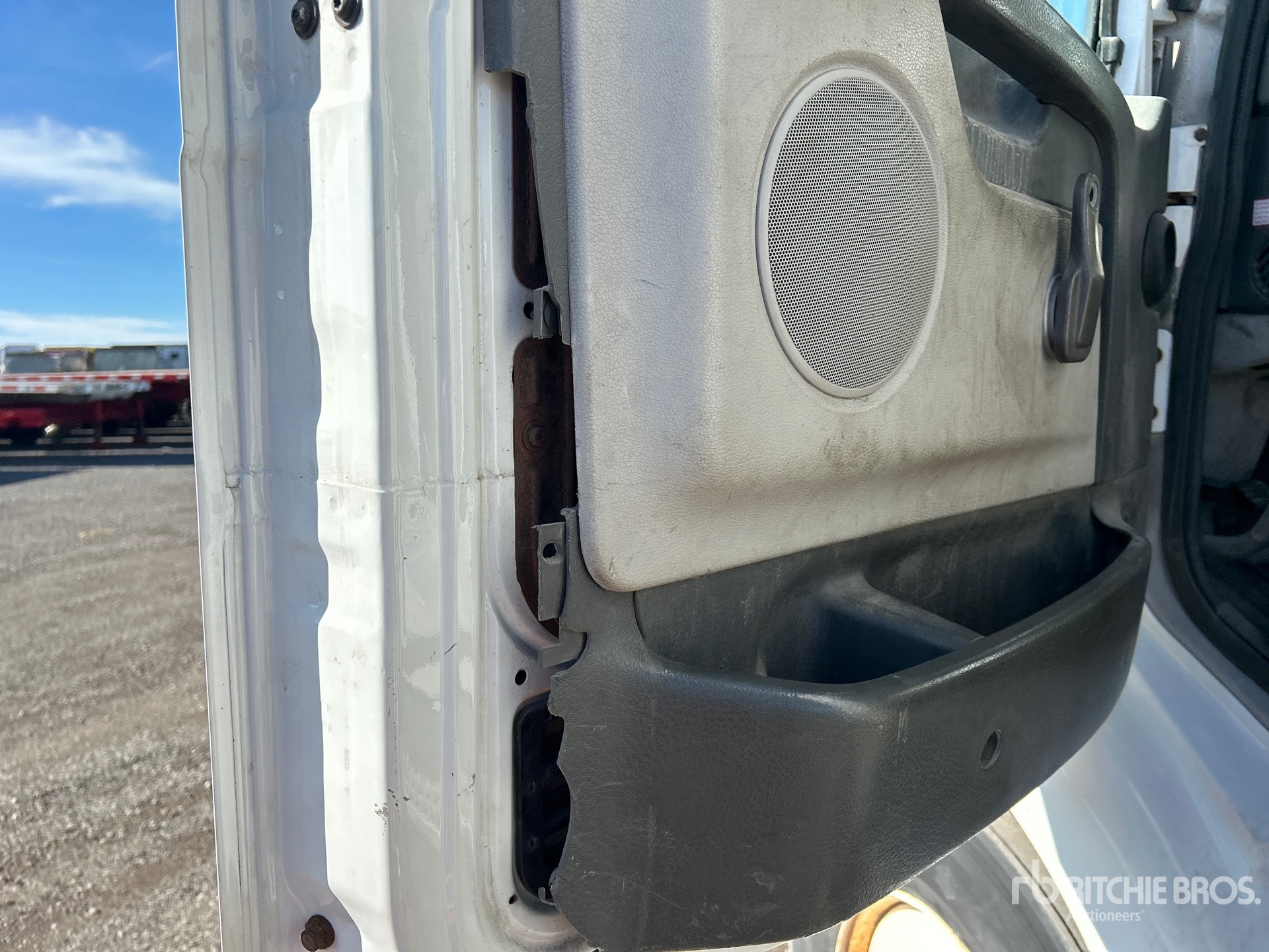 2005 Volvo VNM