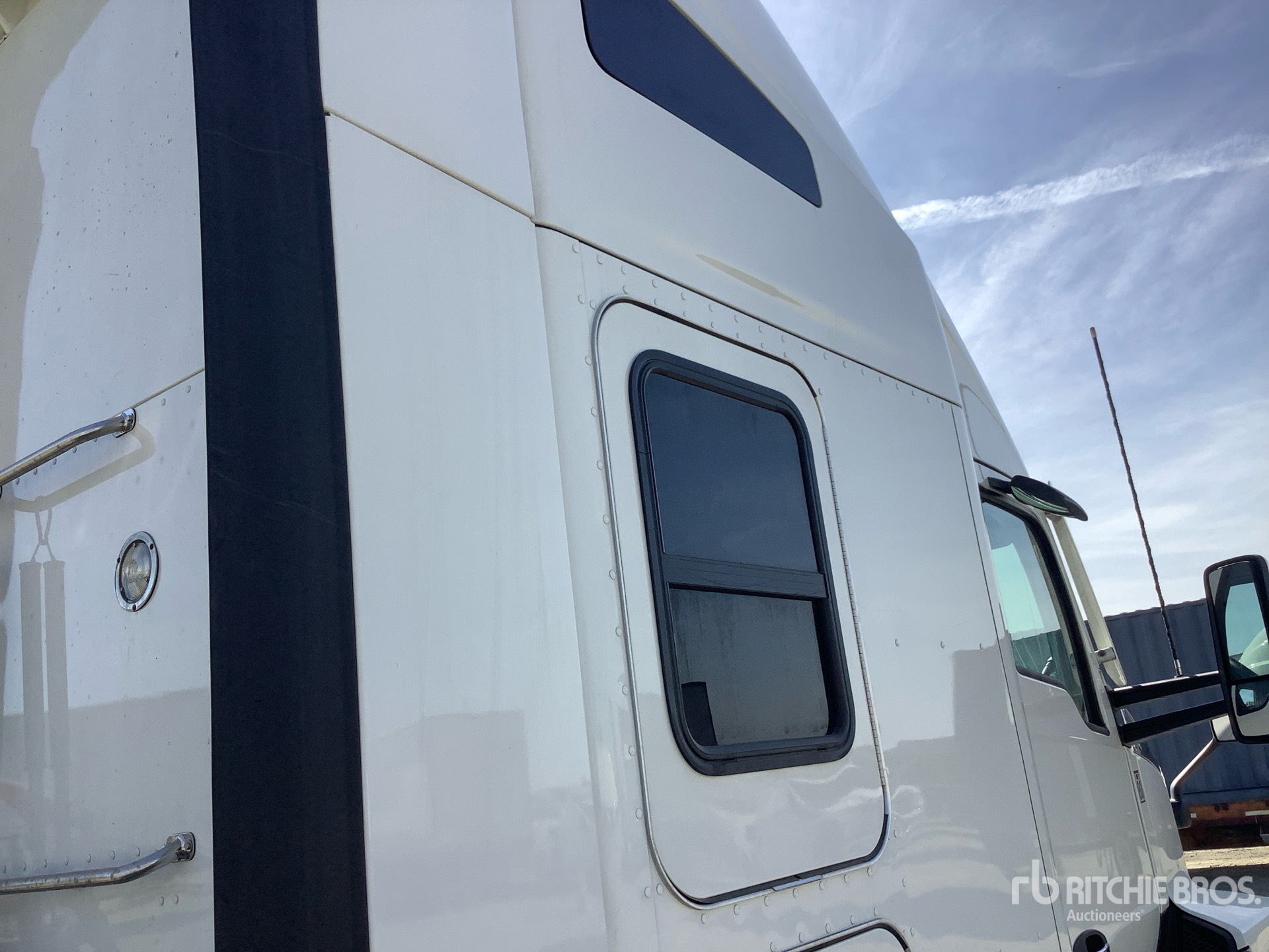 2023 Kenworth T680