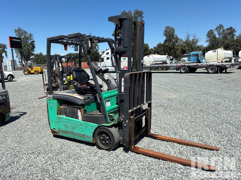 General Appearance - Lift Truck* with Picture, Right Front Corner