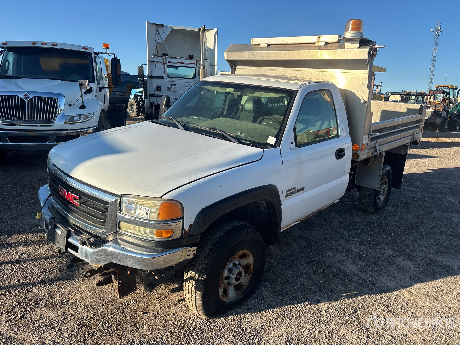 Photo of 2005 GMC SIERRA 3500