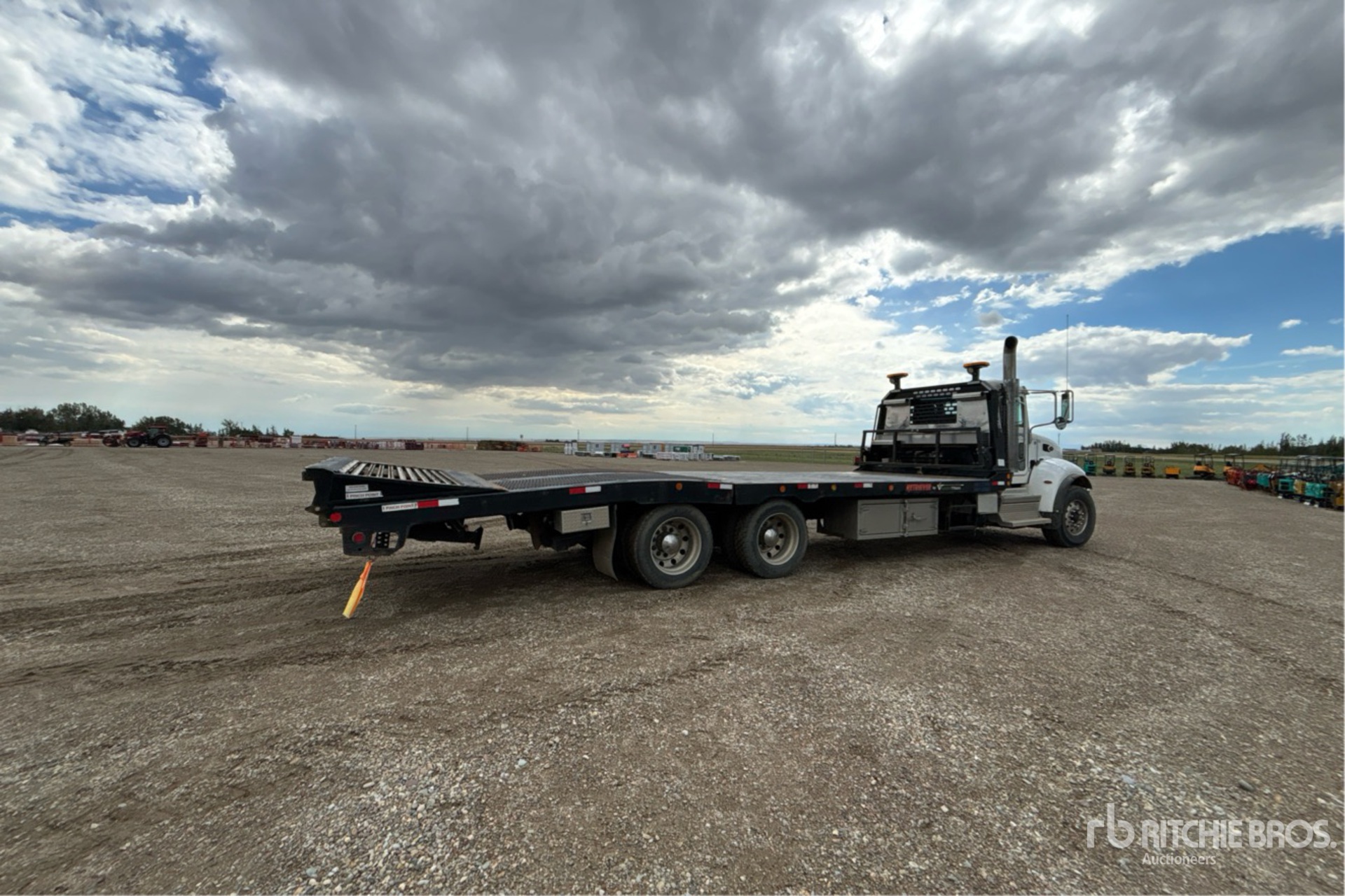 2021 Peterbilt 348