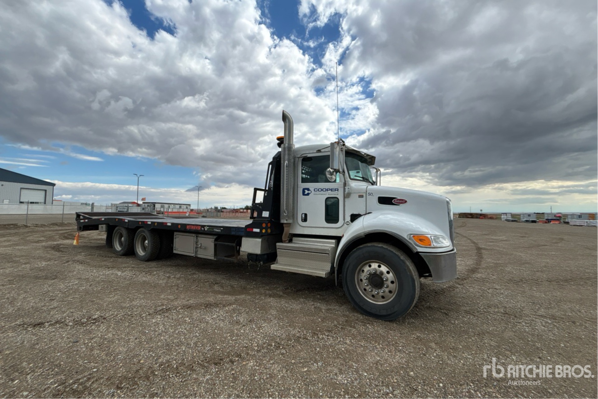2021 Peterbilt 348
