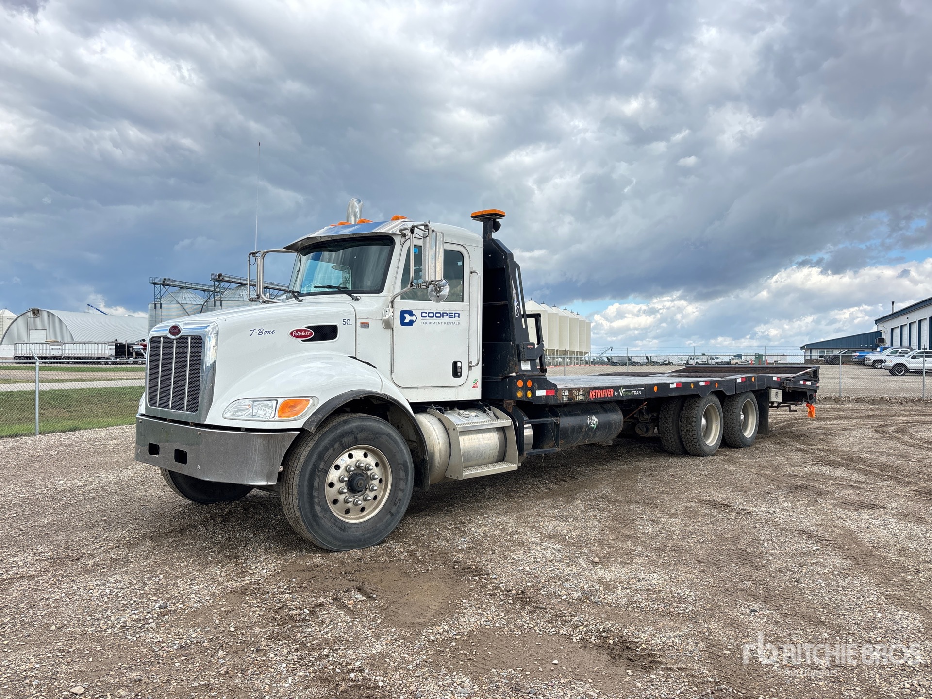 2021 Peterbilt 348
