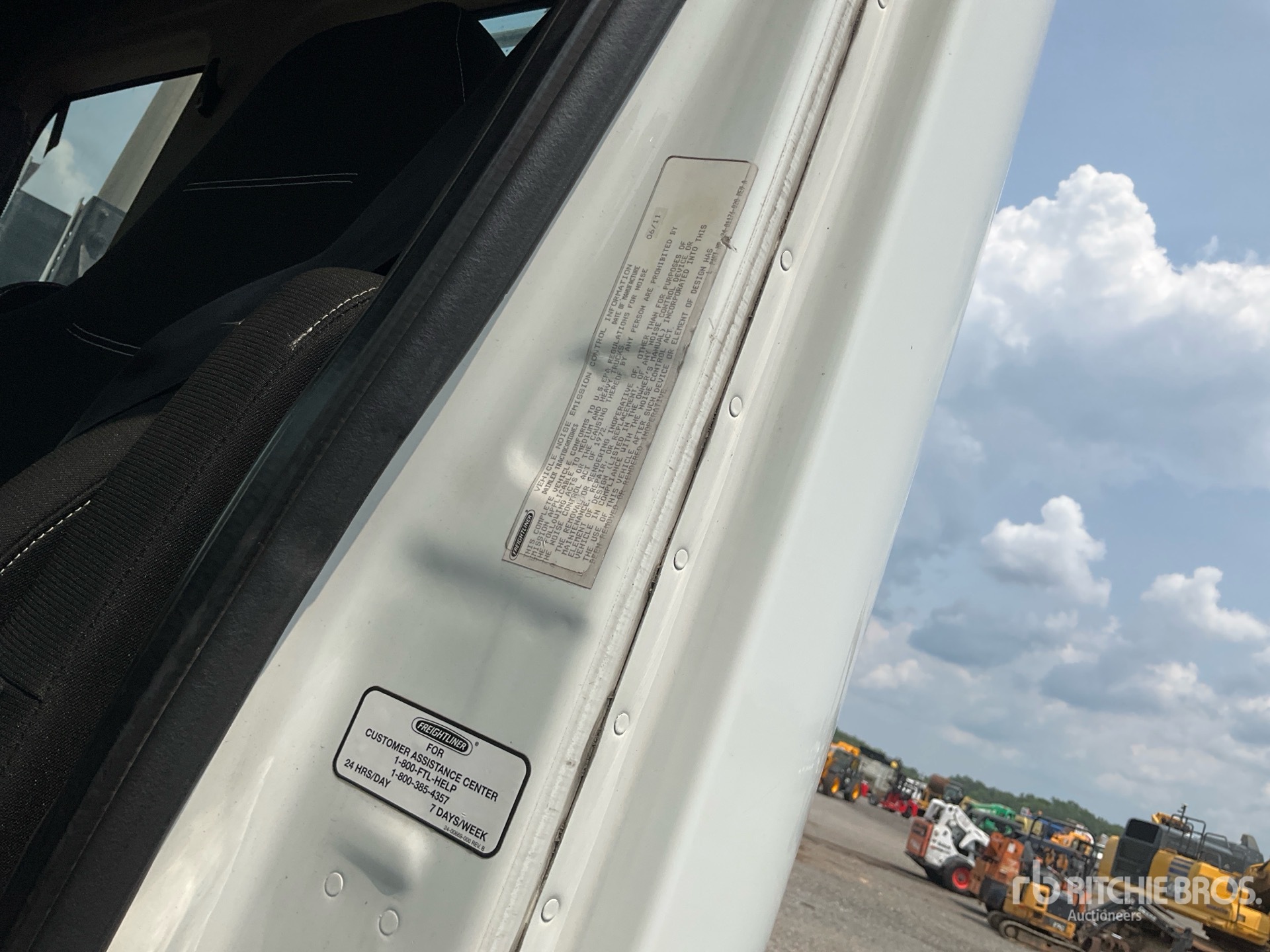 2012 Freightliner CASCADIA 113