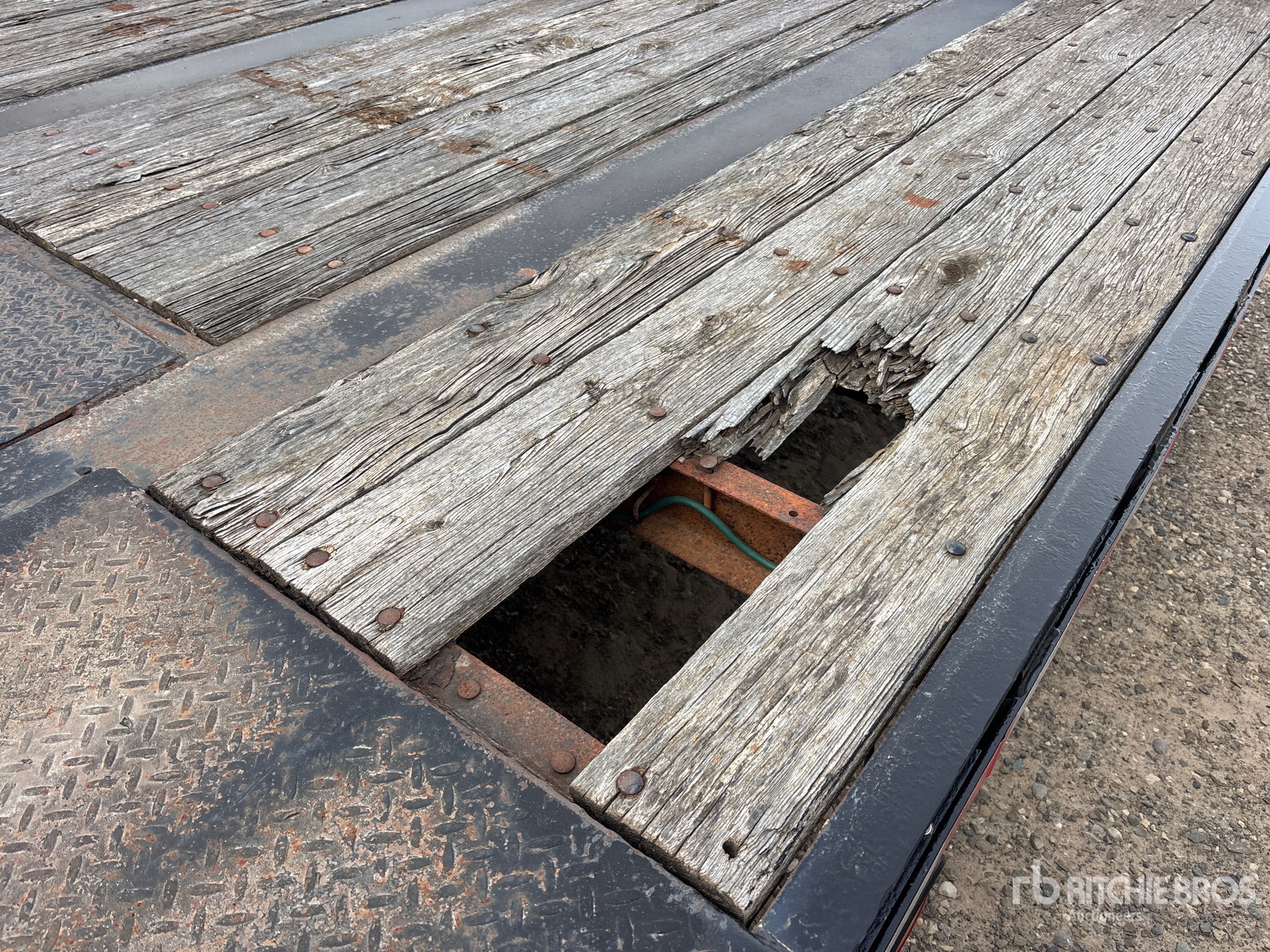 Load Star Trailer 25 FT T/A