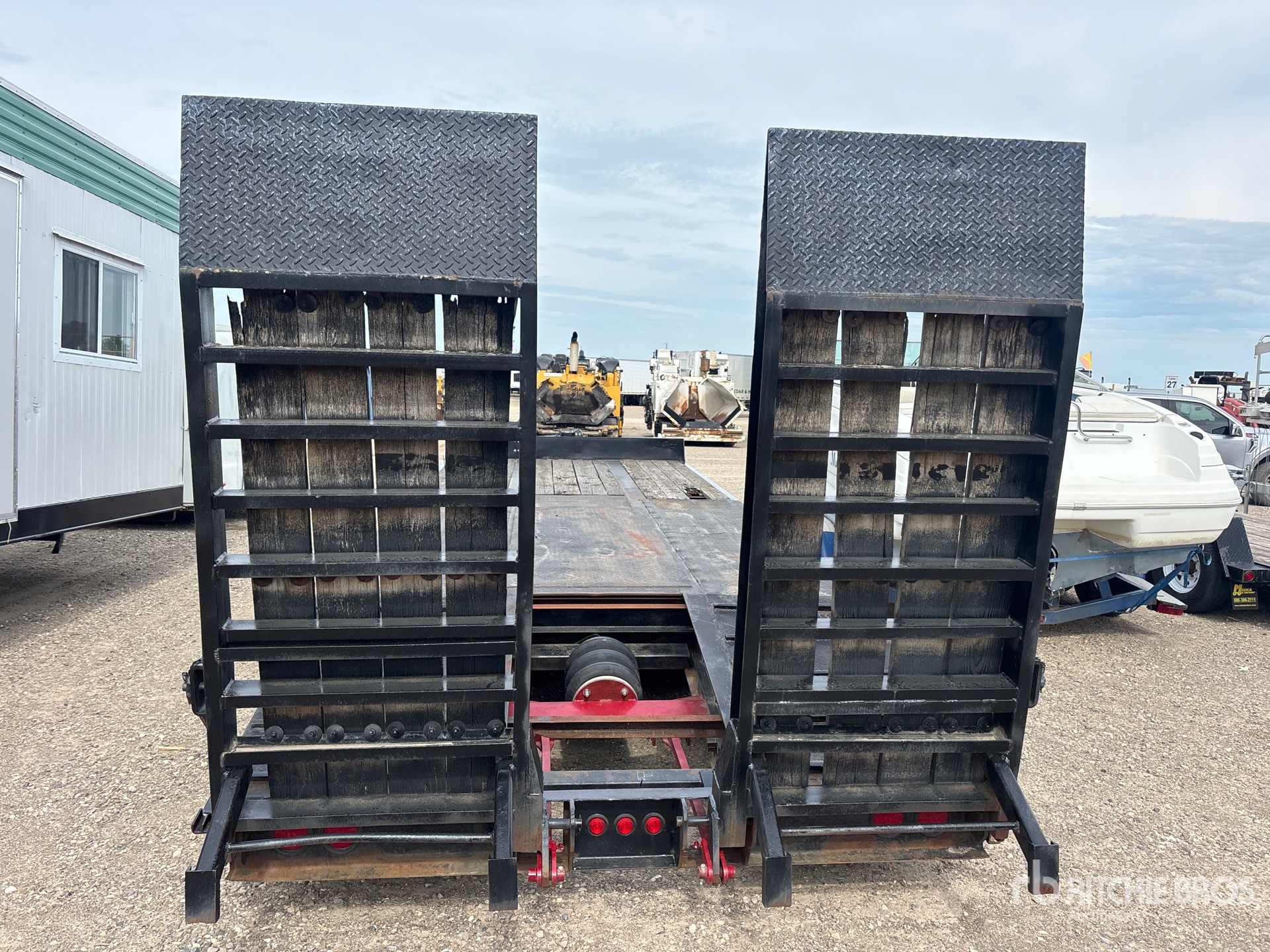 Load Star Trailer 25 FT T/A