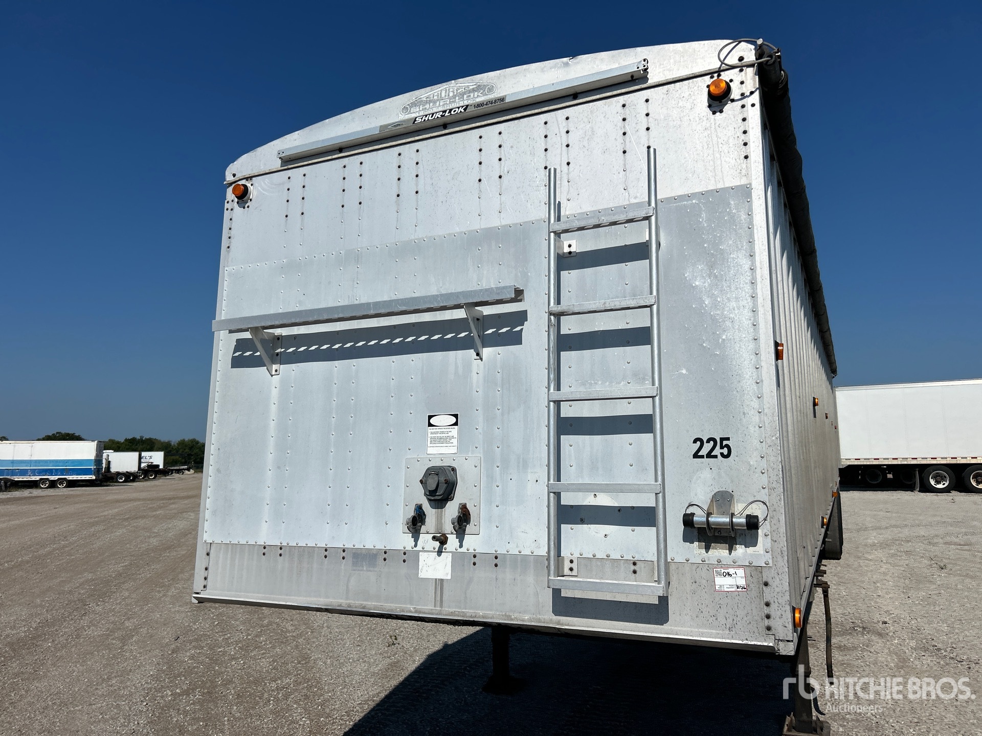 2005 Cornhusker 43 ft T/A Bottom
