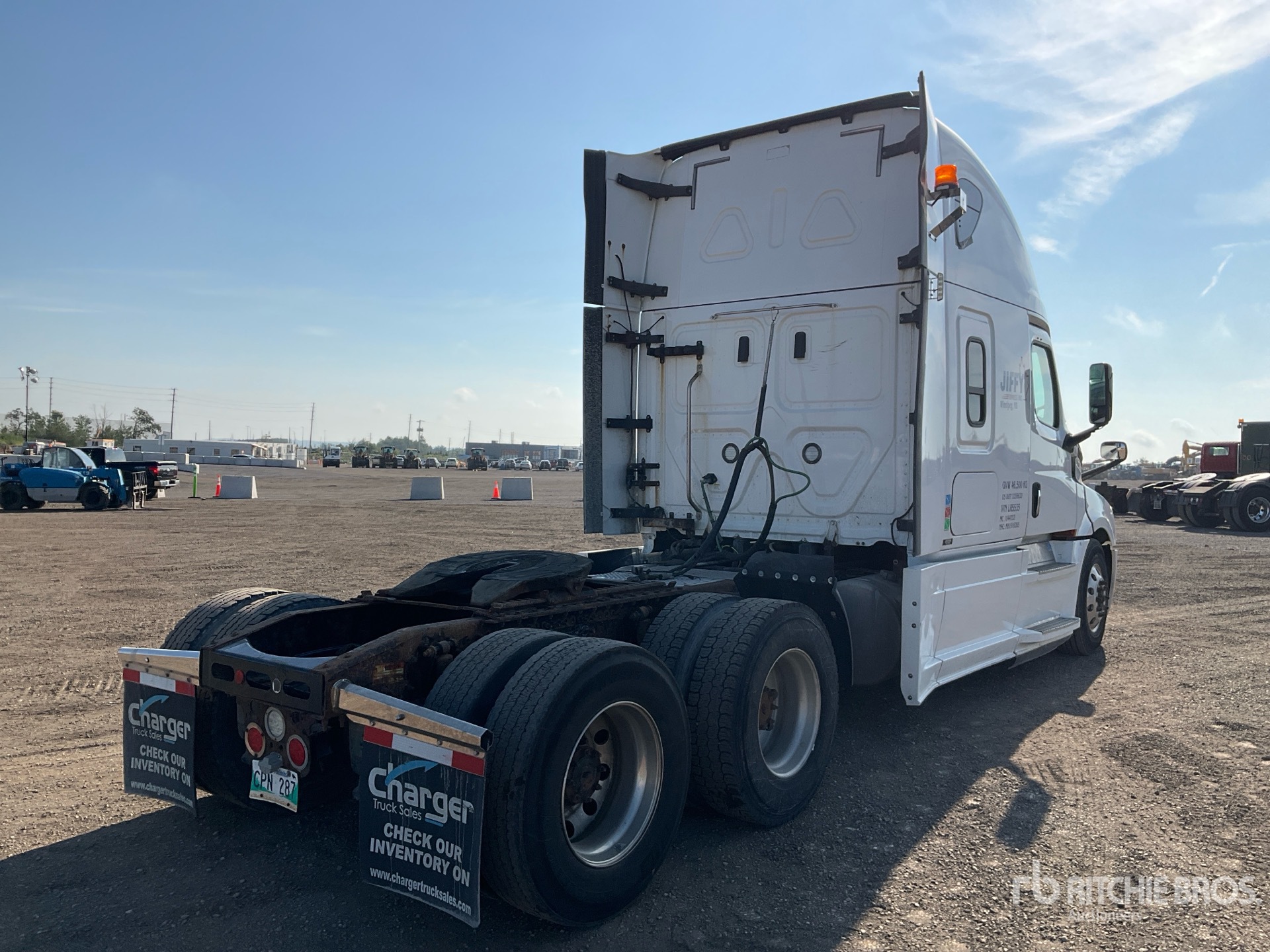 2020 Freightliner CASCADIA 126