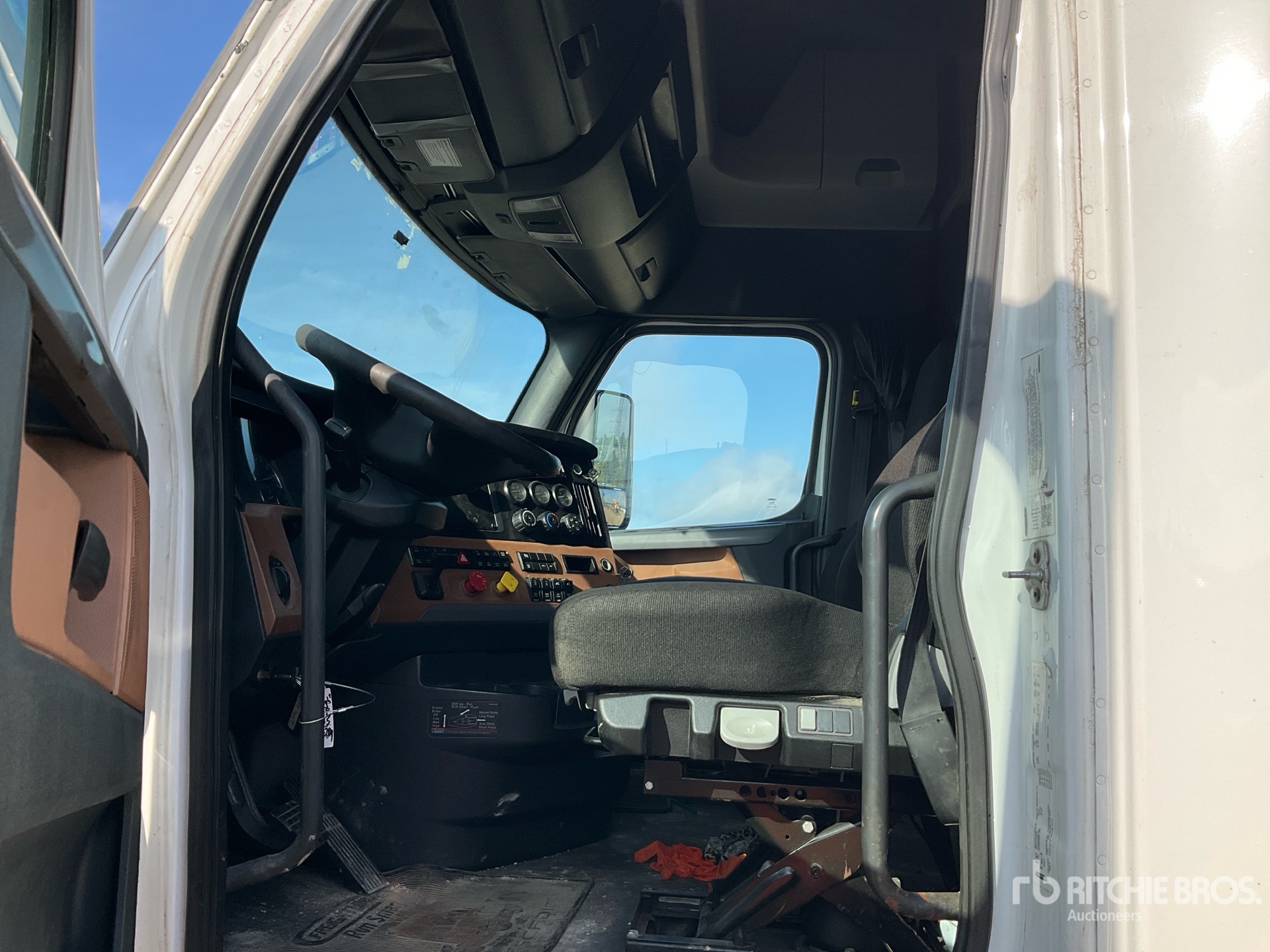 2020 Freightliner CASCADIA 126