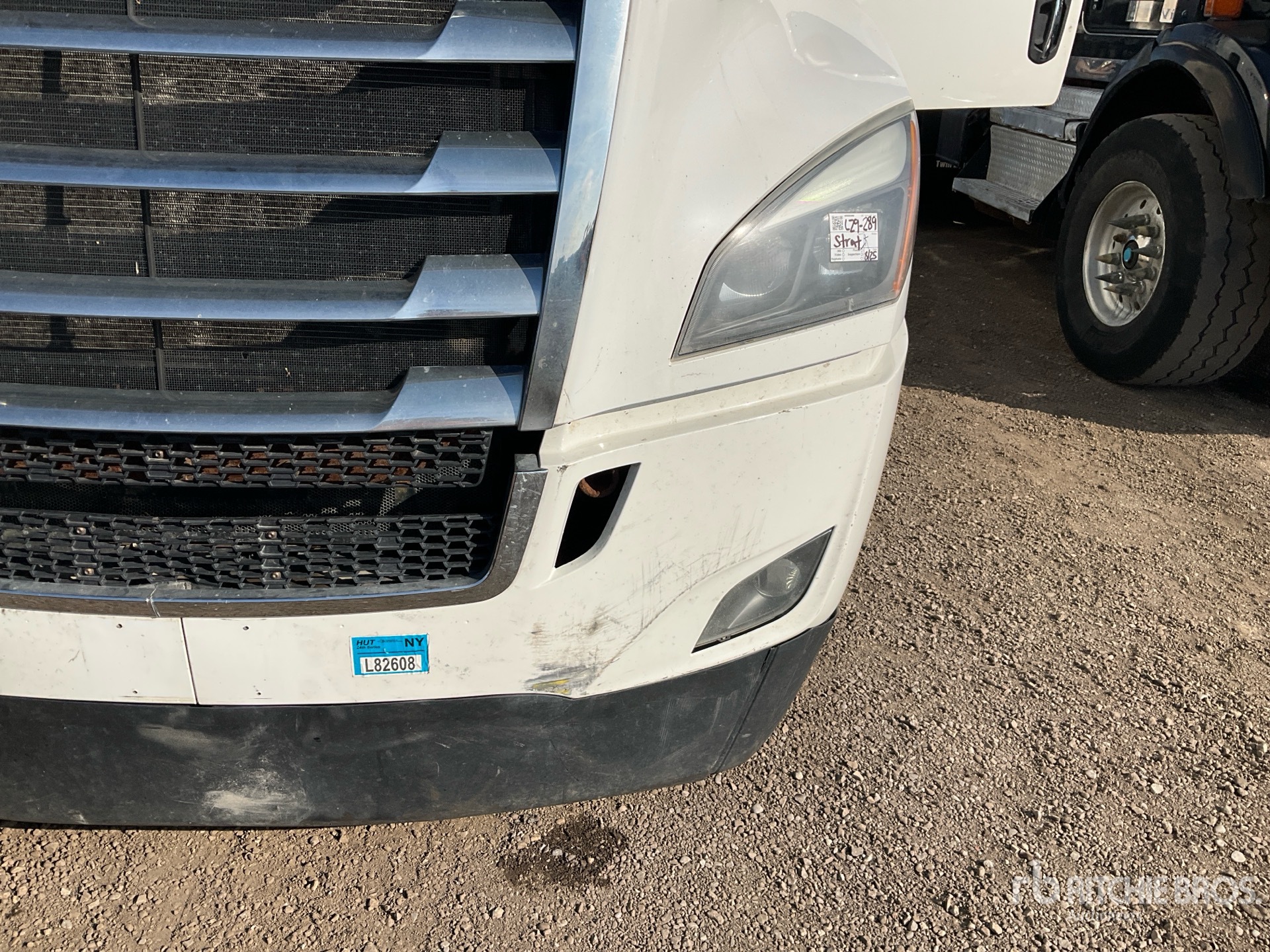 2020 Freightliner CASCADIA 126
