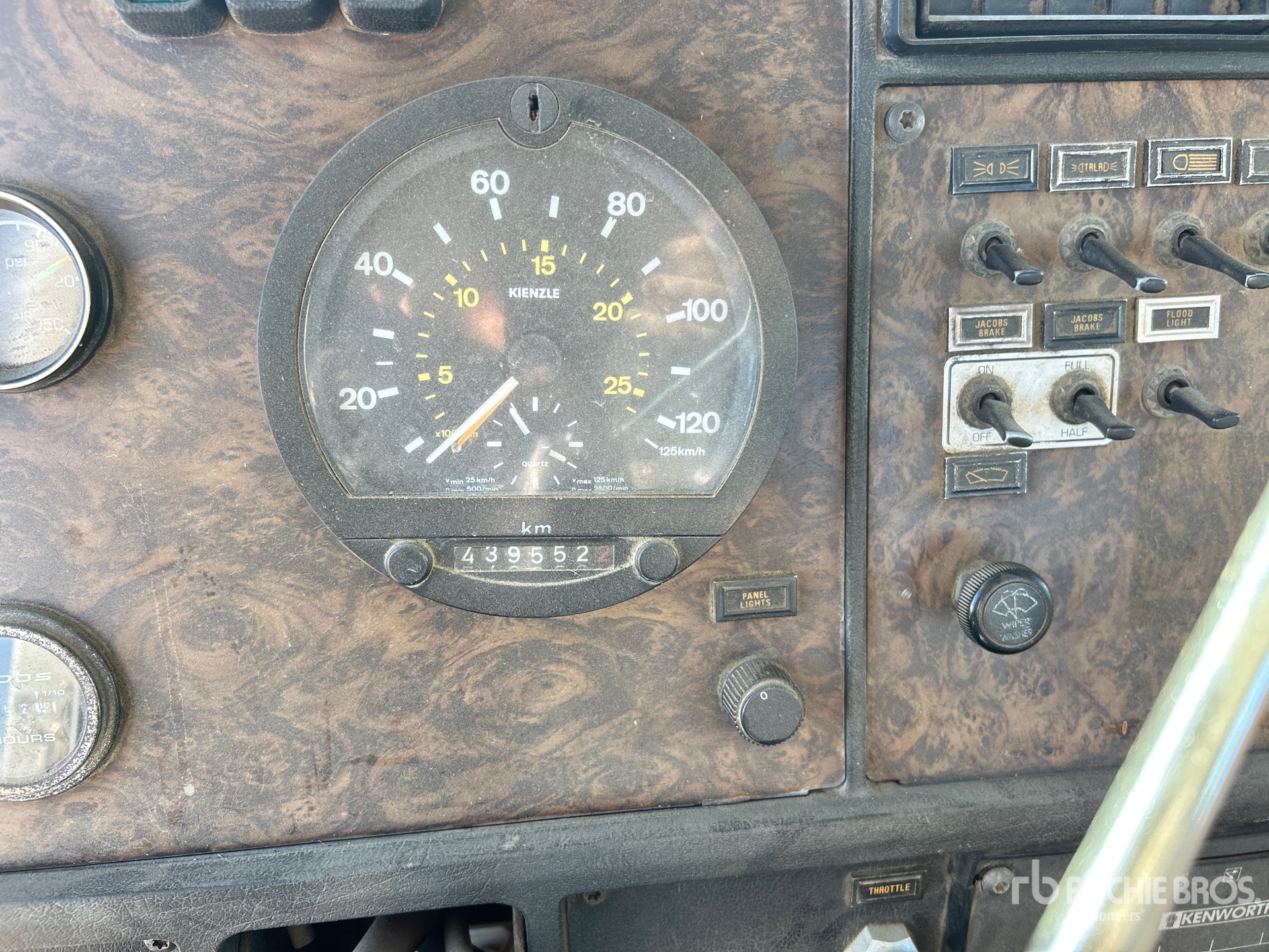 1990 Kenworth 21800 L 6X4 NH3