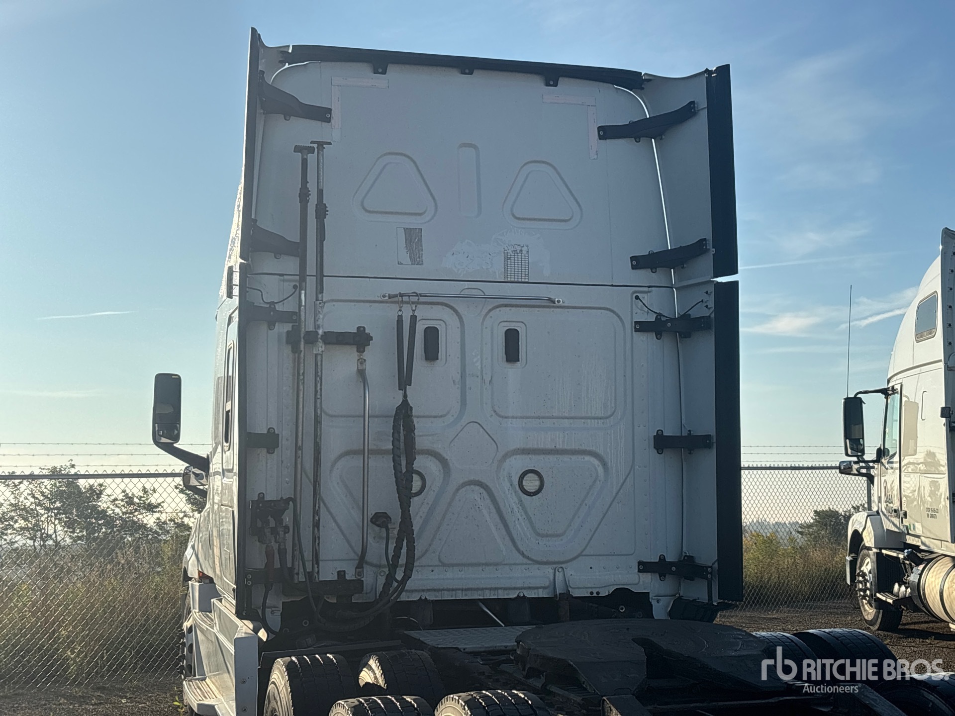 2020 Freightliner CASCADIA 126