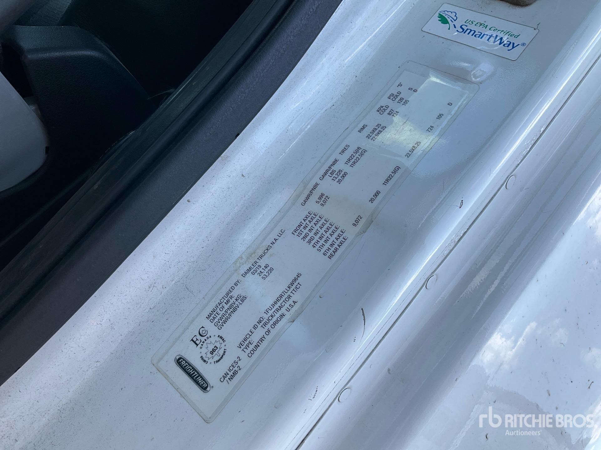 2020 Freightliner CASCADIA 126