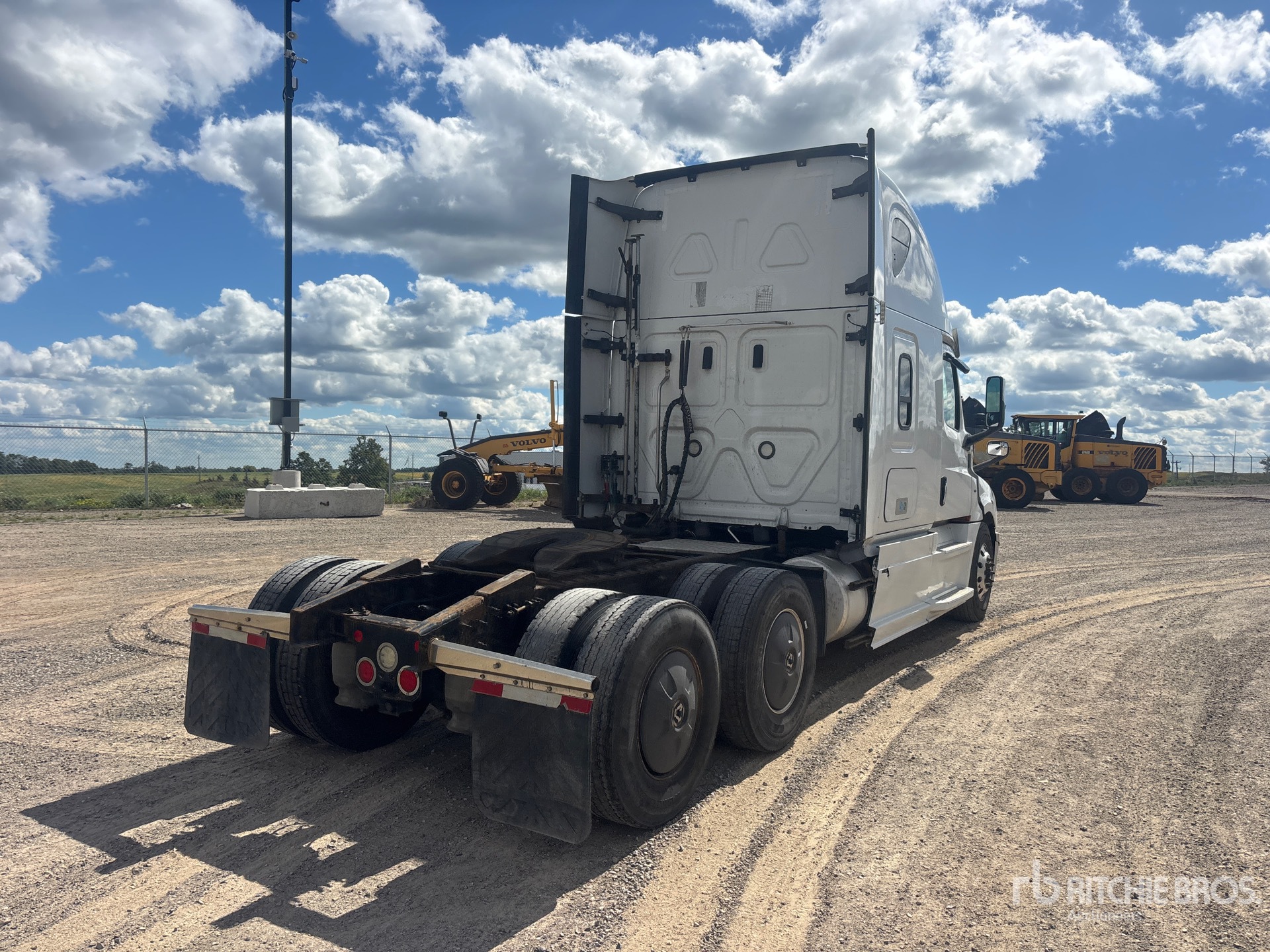 2020 Freightliner CASCADIA 126