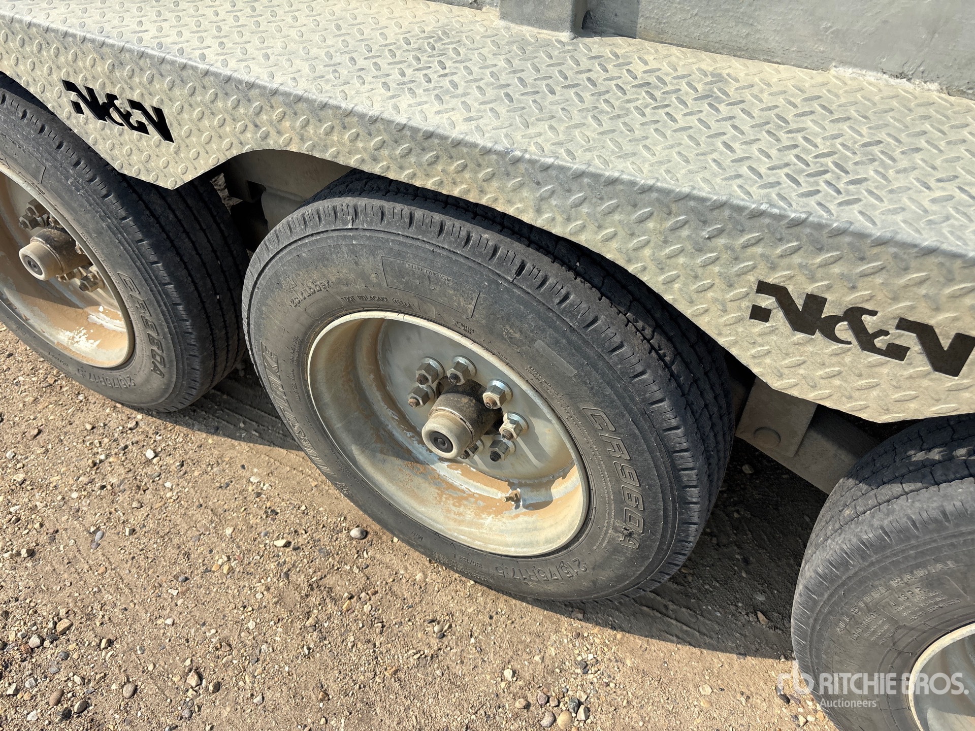 2021 N & N 18 FT TRI/A ALUMINUM GOOSENECK