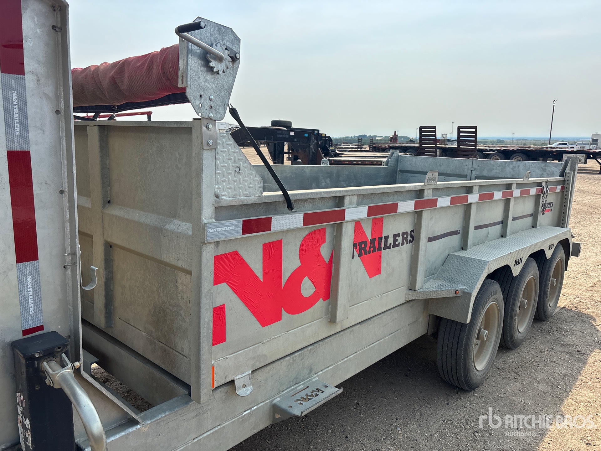 2021 N & N 18 FT TRI/A ALUMINUM GOOSENECK