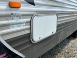Lado inferior with Storage Compartments