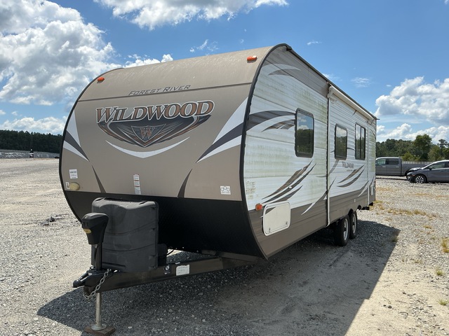 2016 Forest River Wildwood 25 ft T/A Travel Trailer