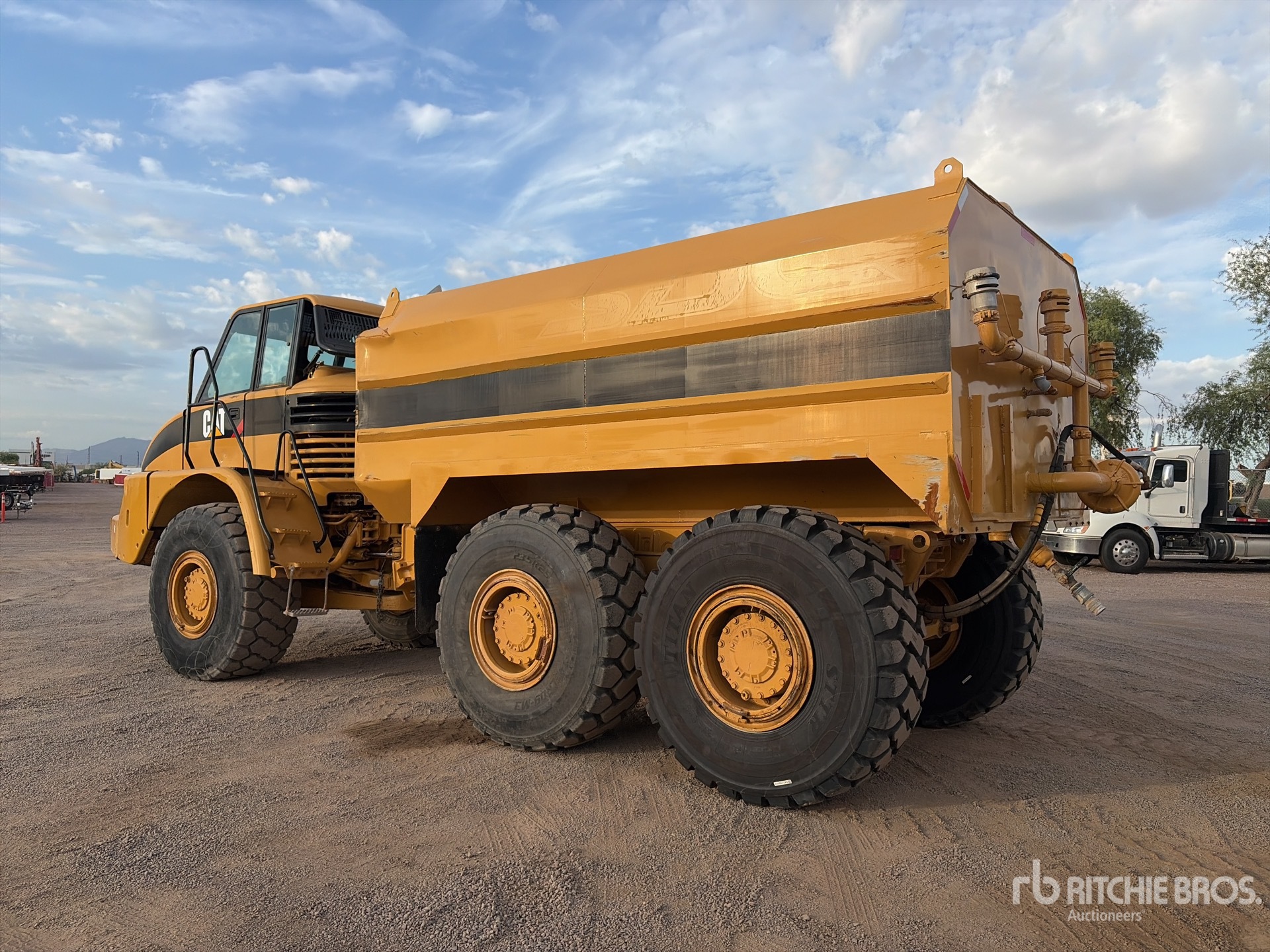 2001 Caterpillar 725