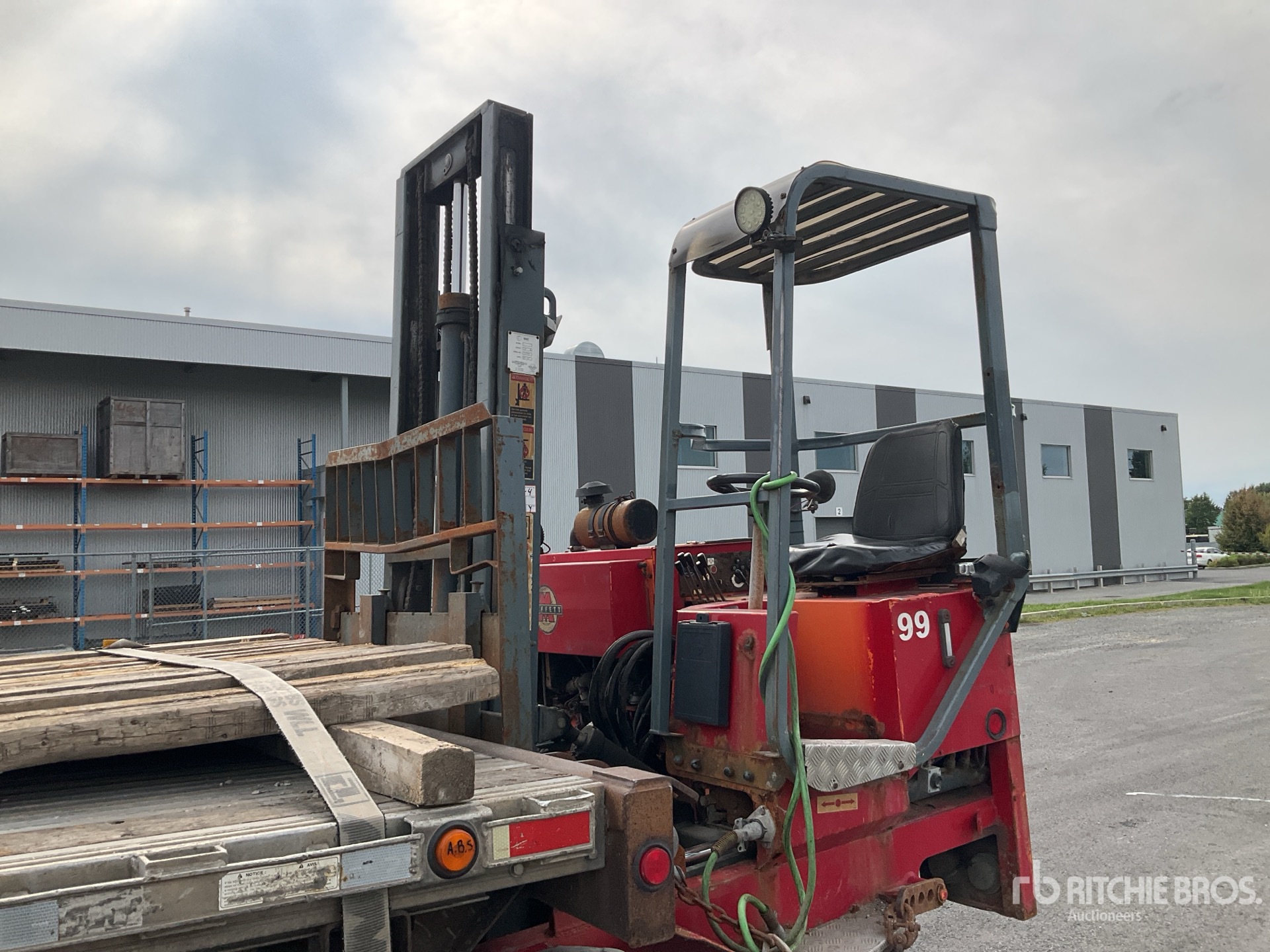 2003 Moffett M5000