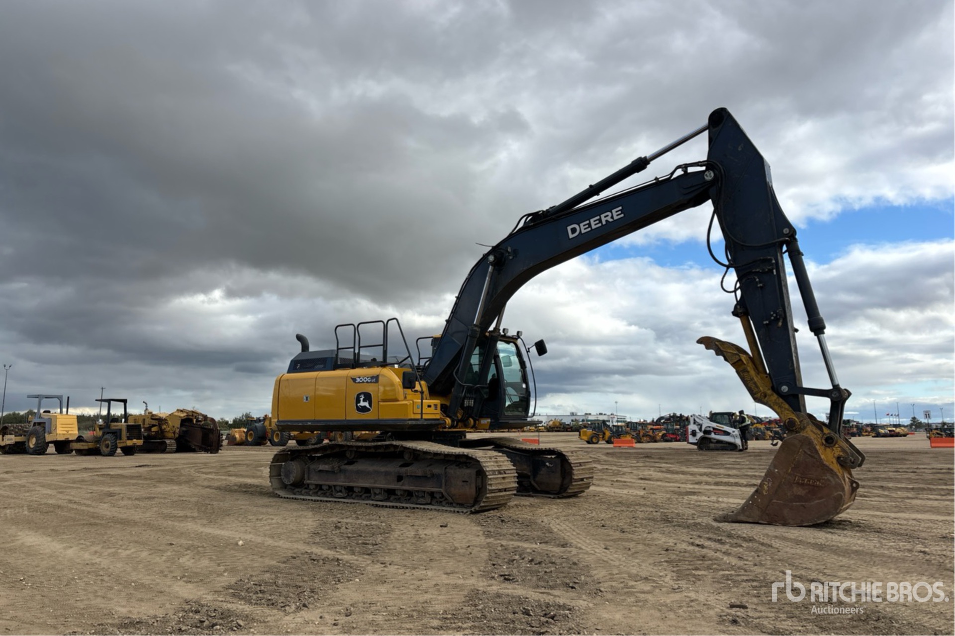 2022 John Deere 300G LC