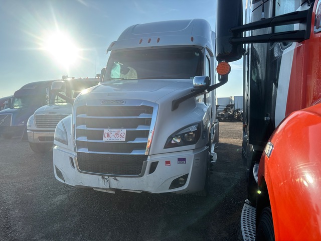 2018 Freightliner Cascadia 126 6x4 T/A Sleeper Truck Tractor (Inoperable) 2018 Freightliner Cascadia 126 6x4 T/A Sleeper Truck Tractor (Inoperable)