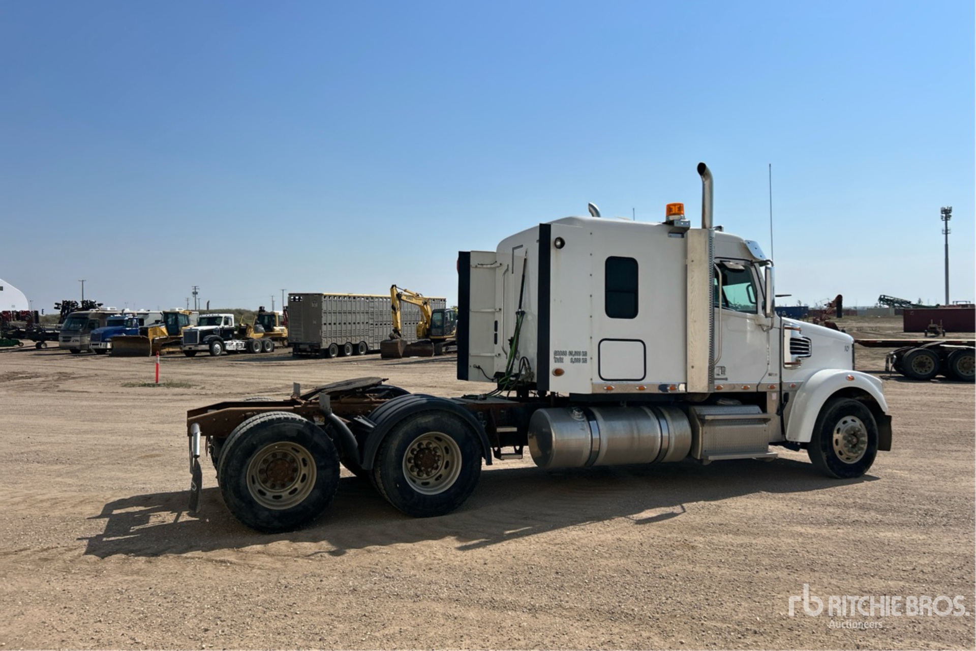 2011 Freightliner CORONADO 122