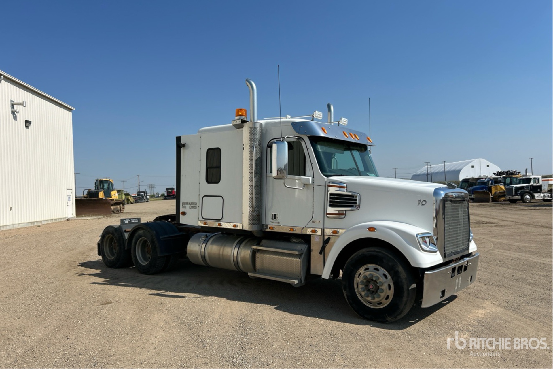 2011 Freightliner CORONADO 122